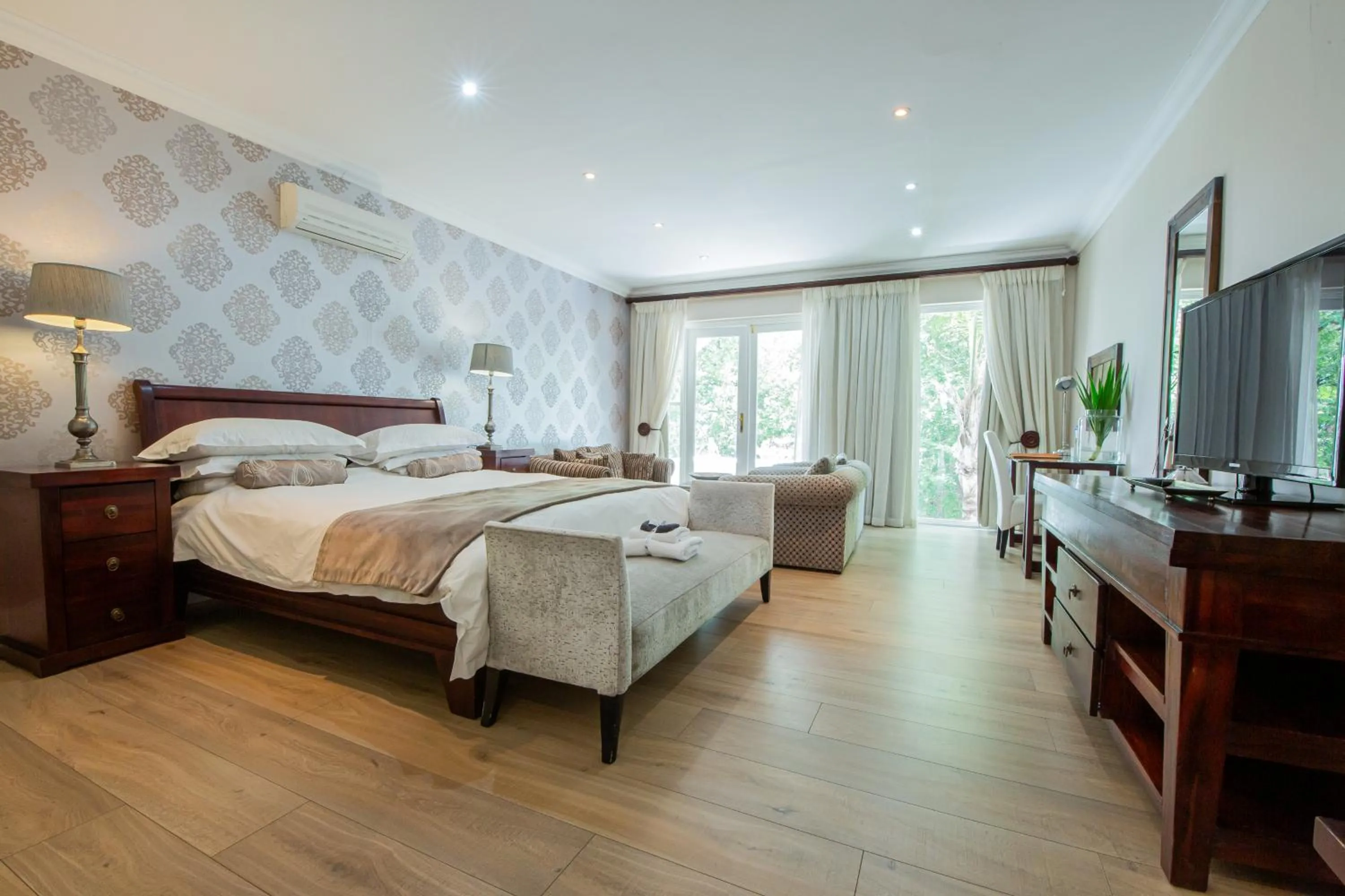 Photo of the whole room, Bed in Belvedere Boutiqe Hotel