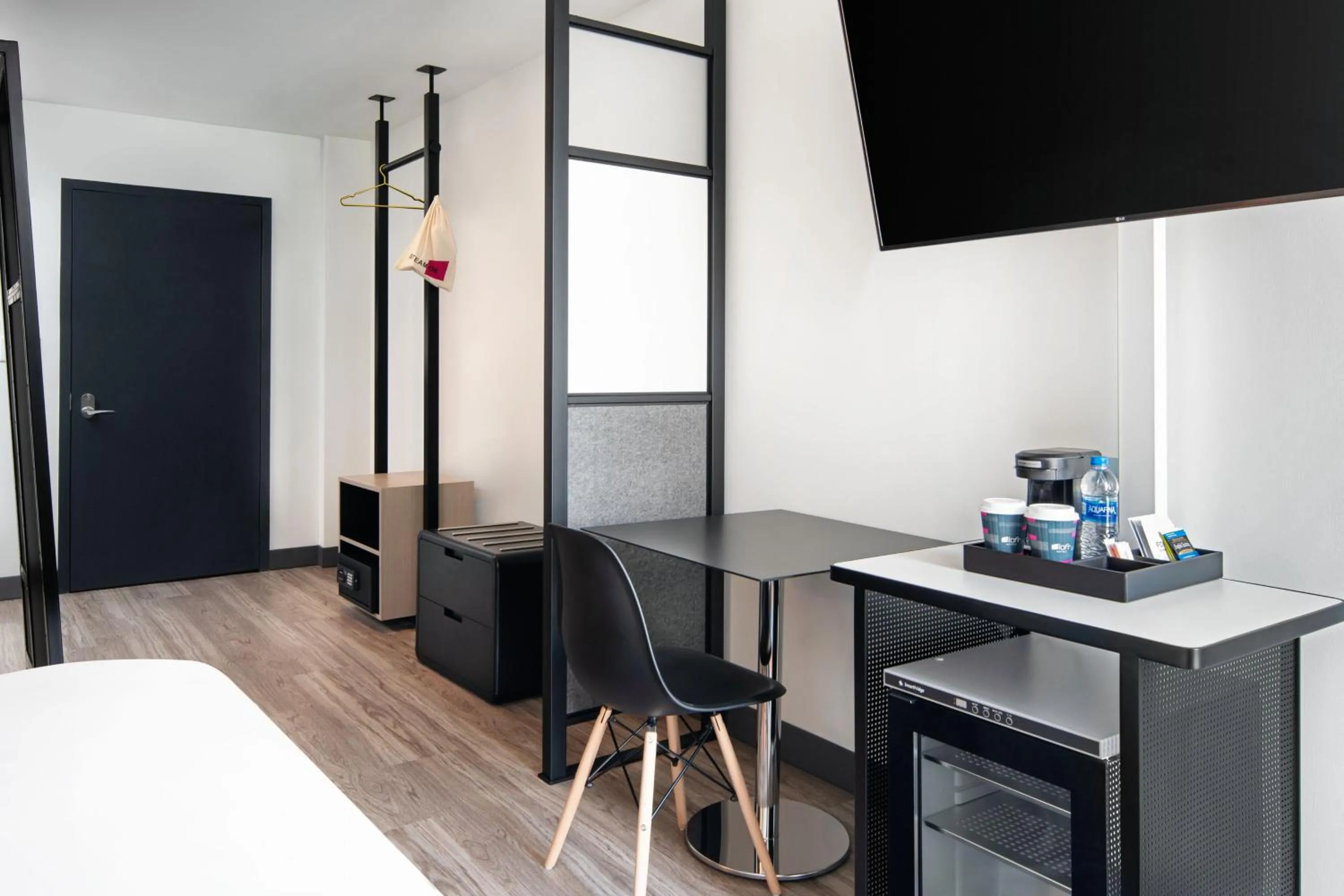 View (from property/room), Bed in Aloft Delray Beach