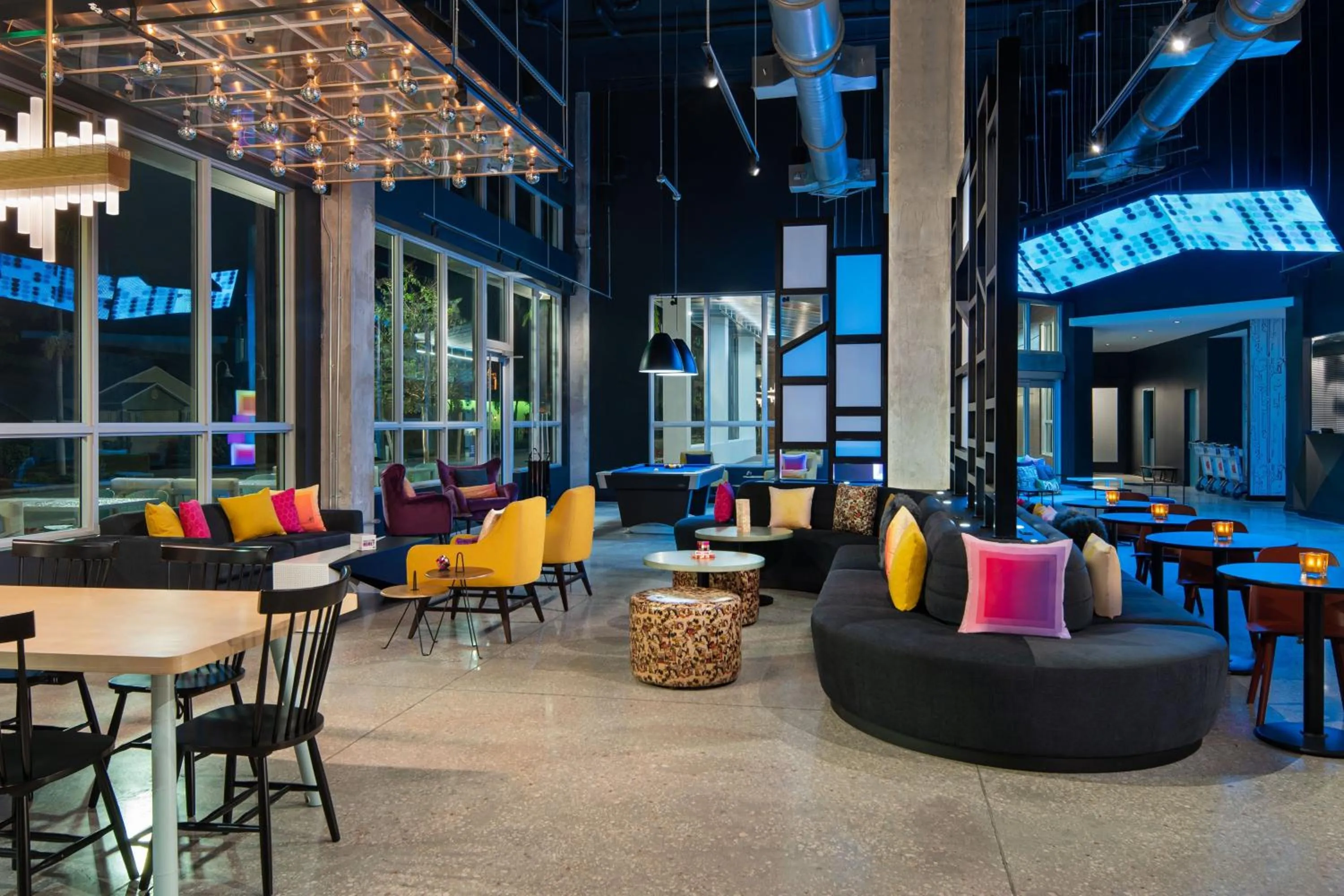 Lounge or bar in Aloft Delray Beach