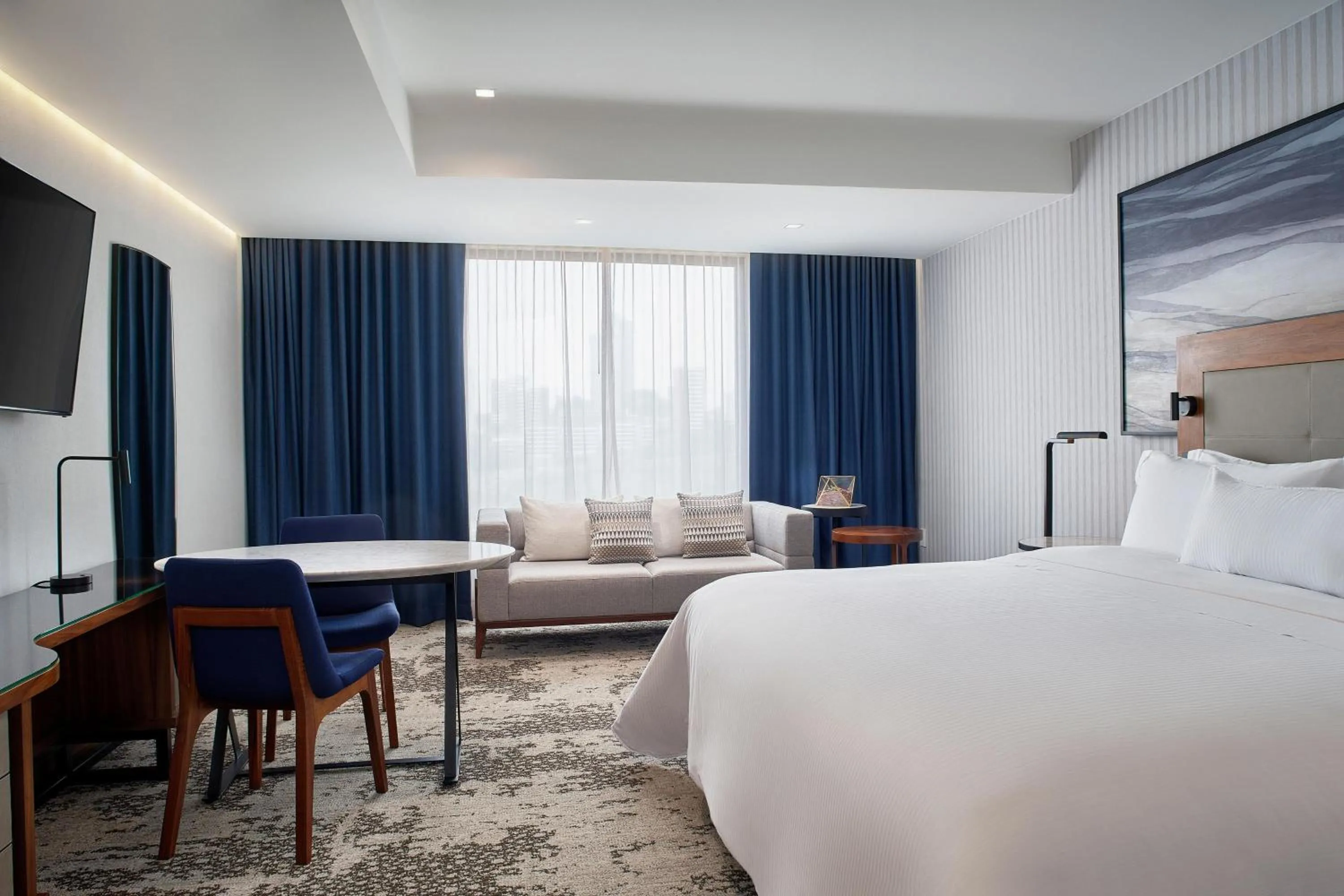 Photo of the whole room, Bed in The Westin Monterrey Valle