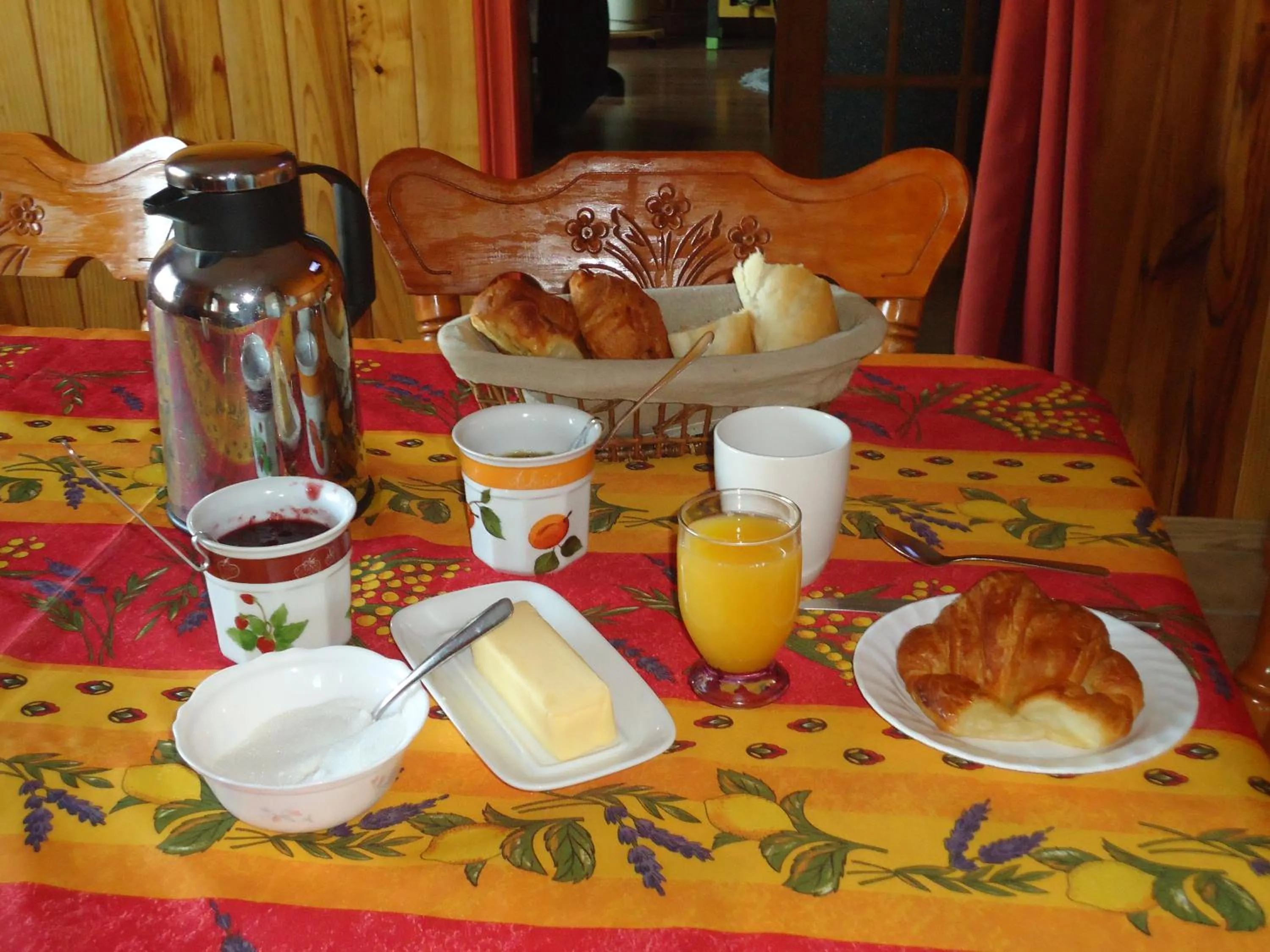 Continental breakfast in Pension B&B Dodeman