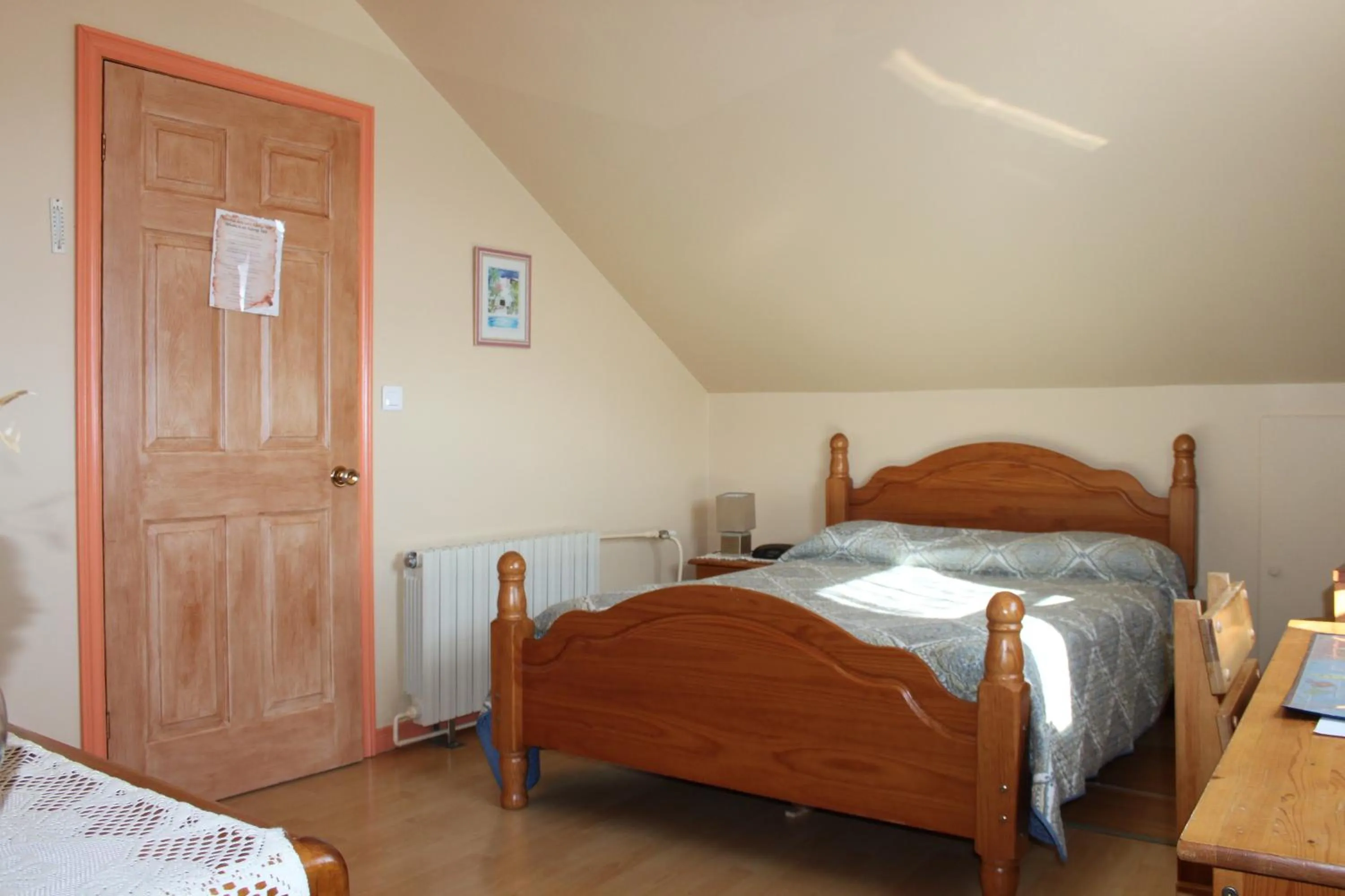 Photo of the whole room, Bed in Pension B&B Dodeman