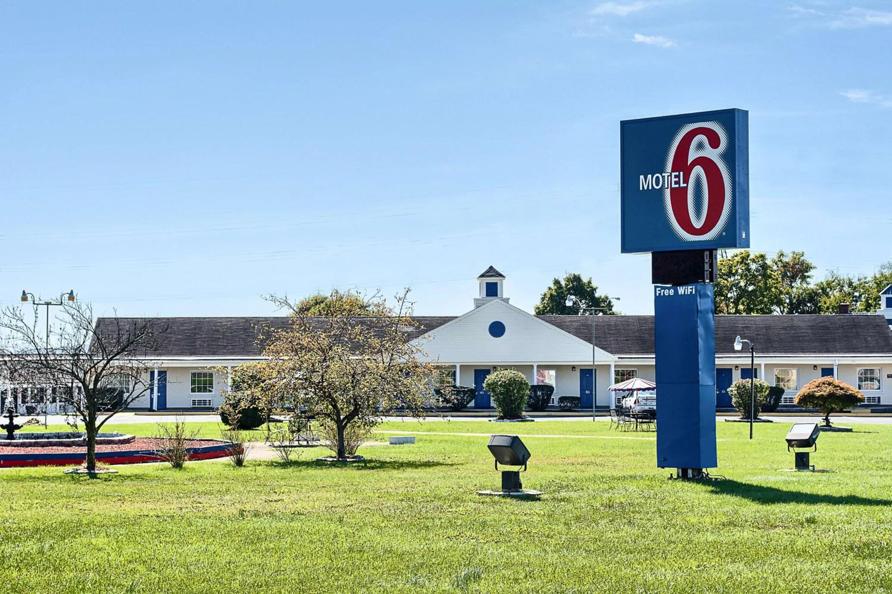 Property building in Motel 6-Harrisonburg, VA - South
