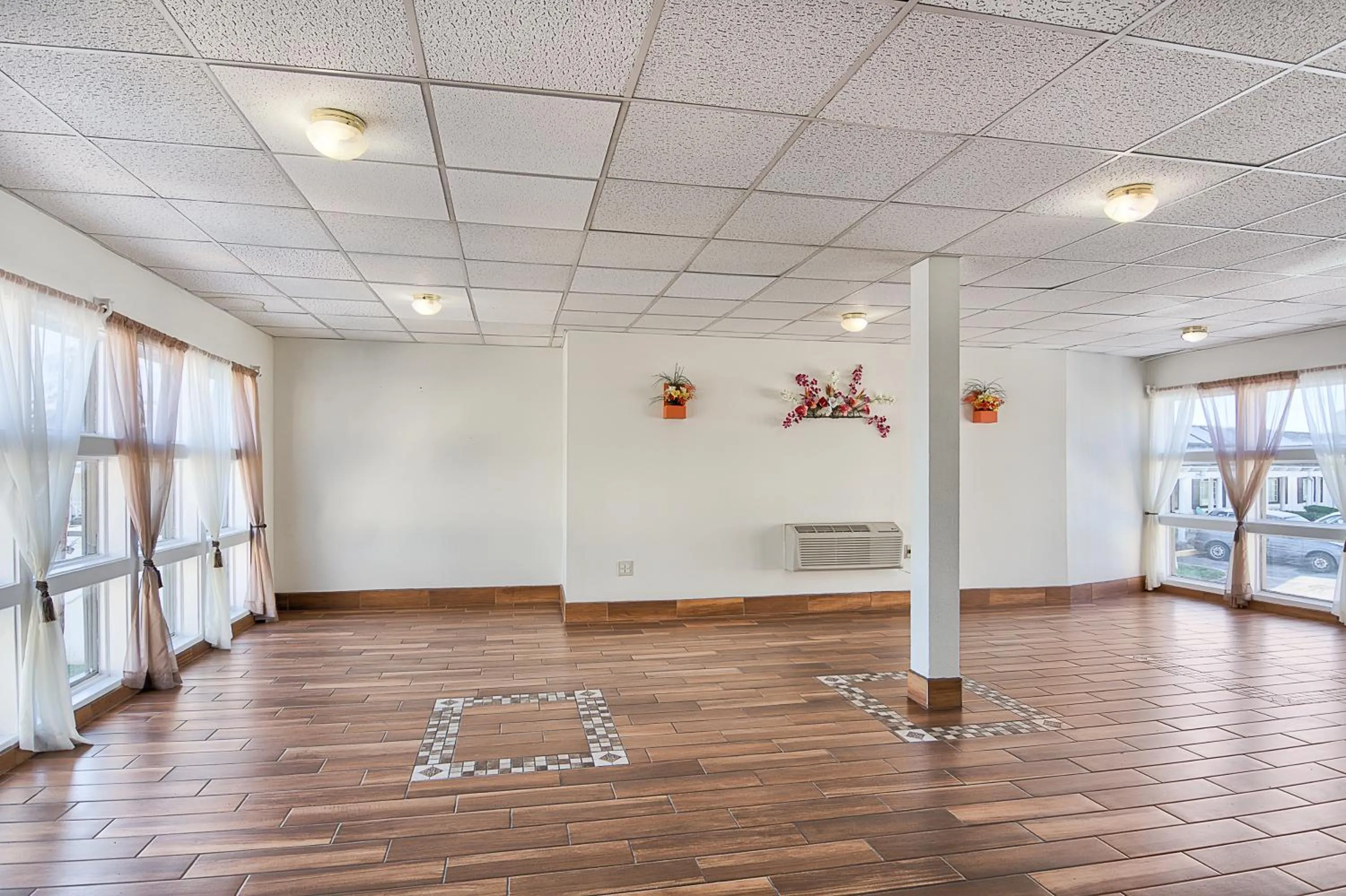 Decorative detail in Motel 6-Harrisonburg, VA - South