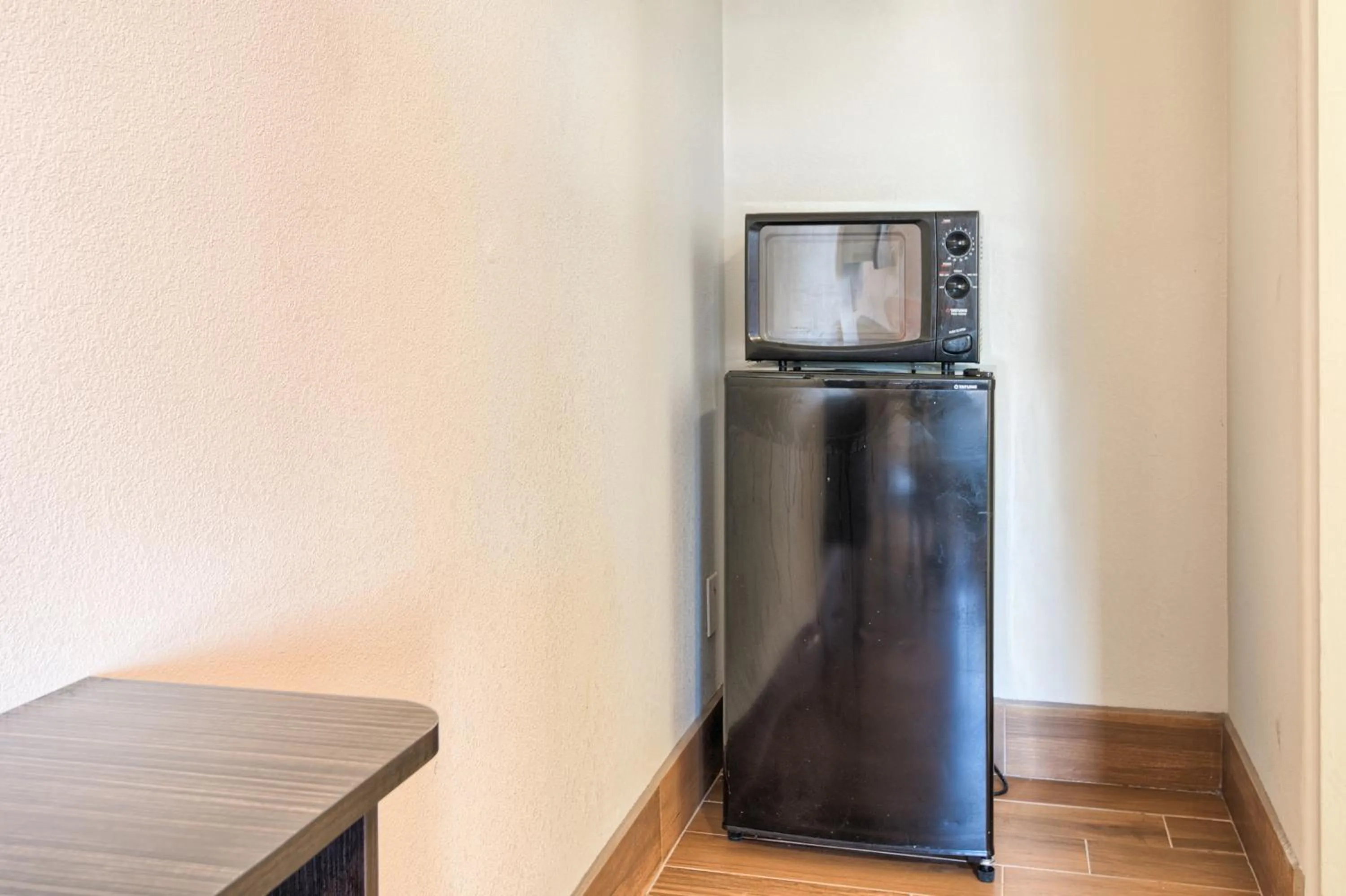 Decorative detail in Motel 6-Harrisonburg, VA - South