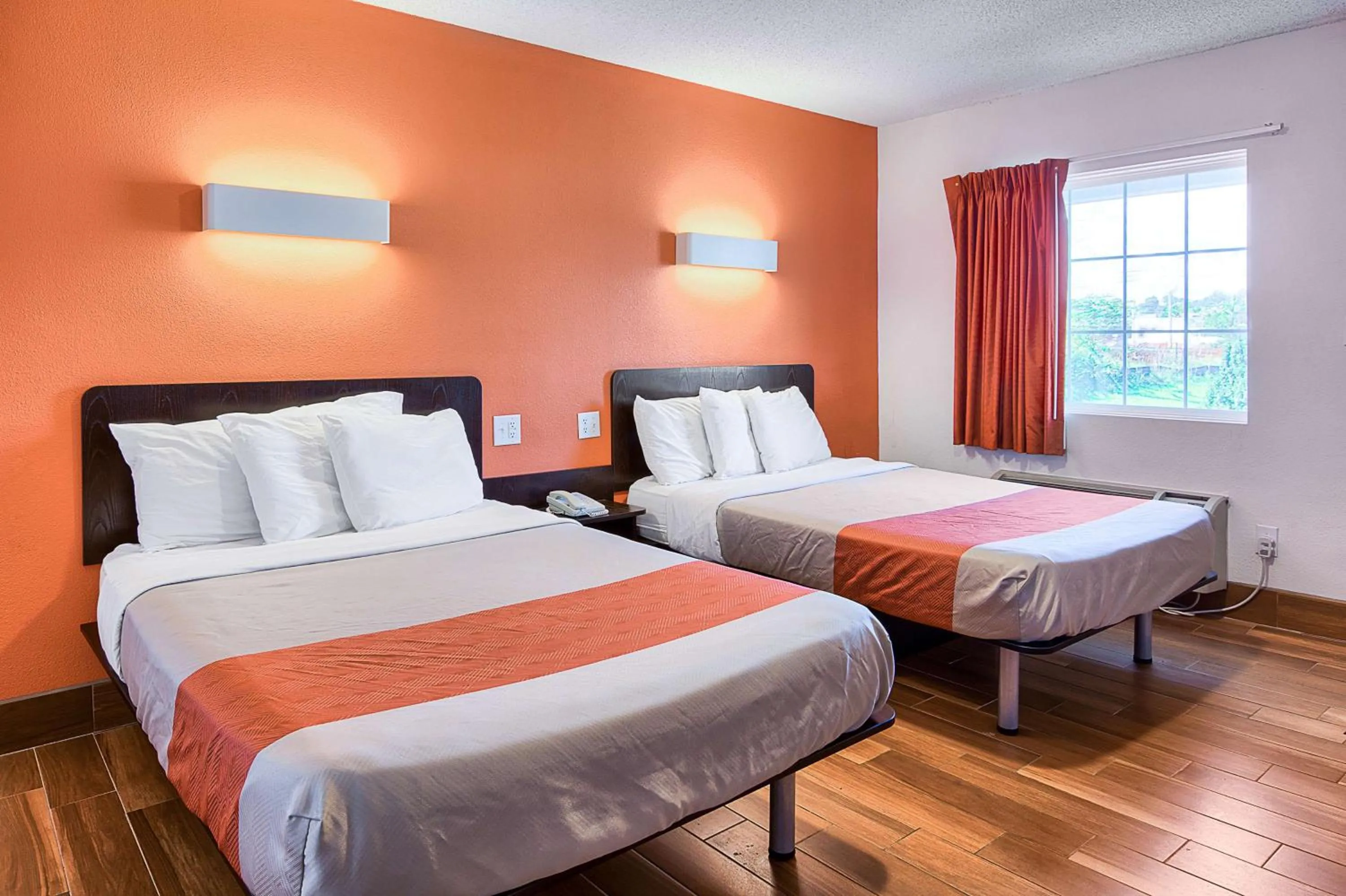 Photo of the whole room, Bed in Motel 6-Harrisonburg, VA - South