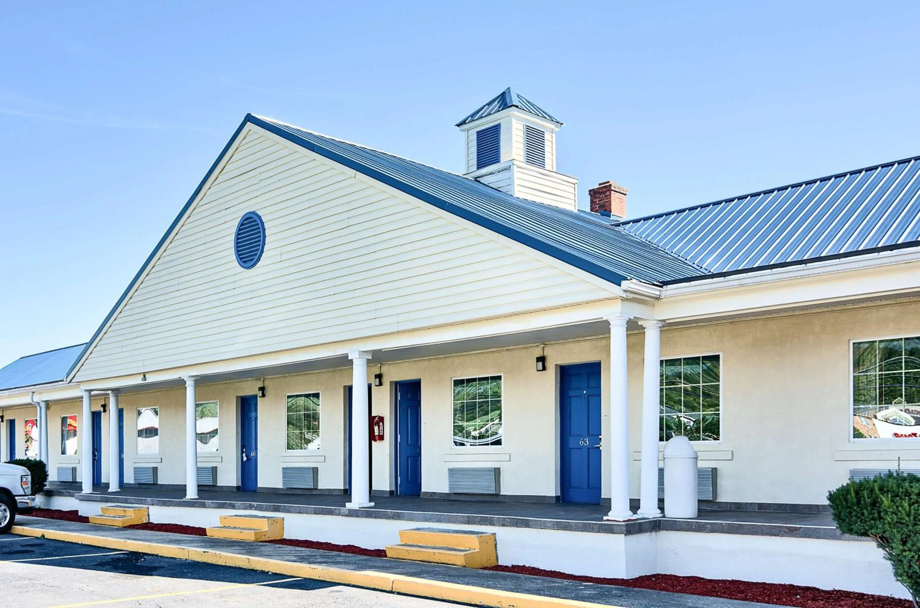 Property building in Motel 6-Harrisonburg, VA - South