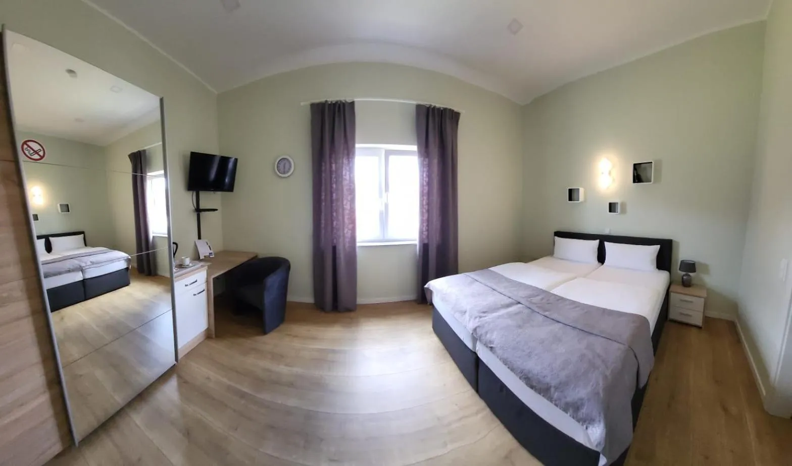 Bed in Lutz Motel