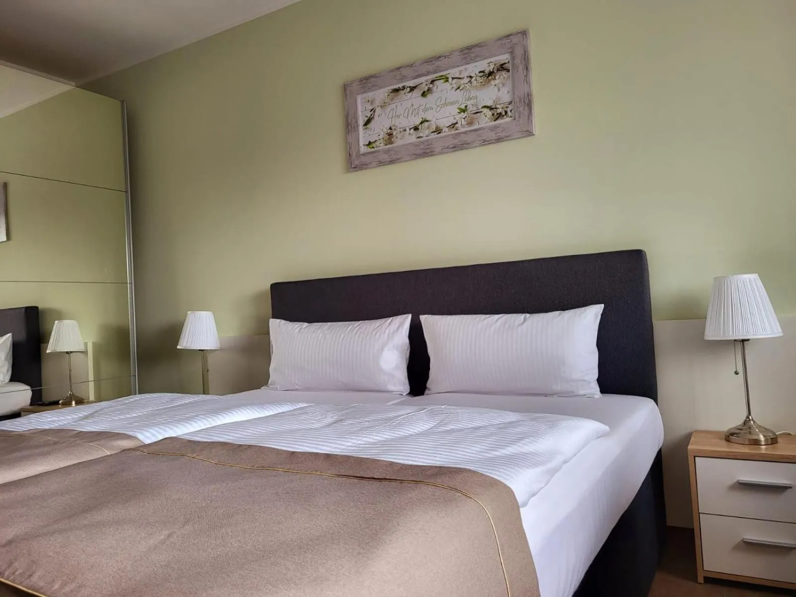 Bed in Lutz Motel