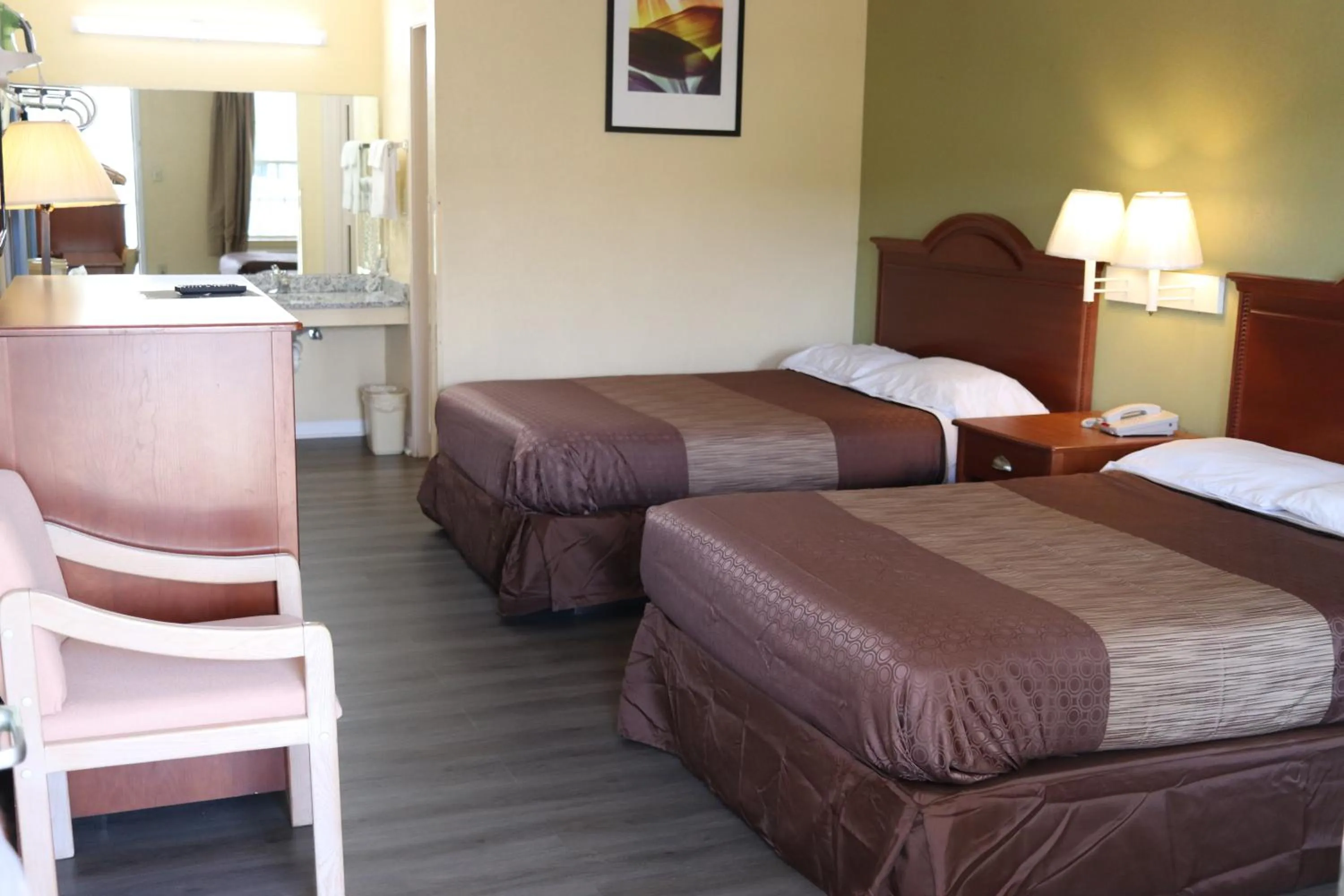 Guests, Bed in Woodstream Inn