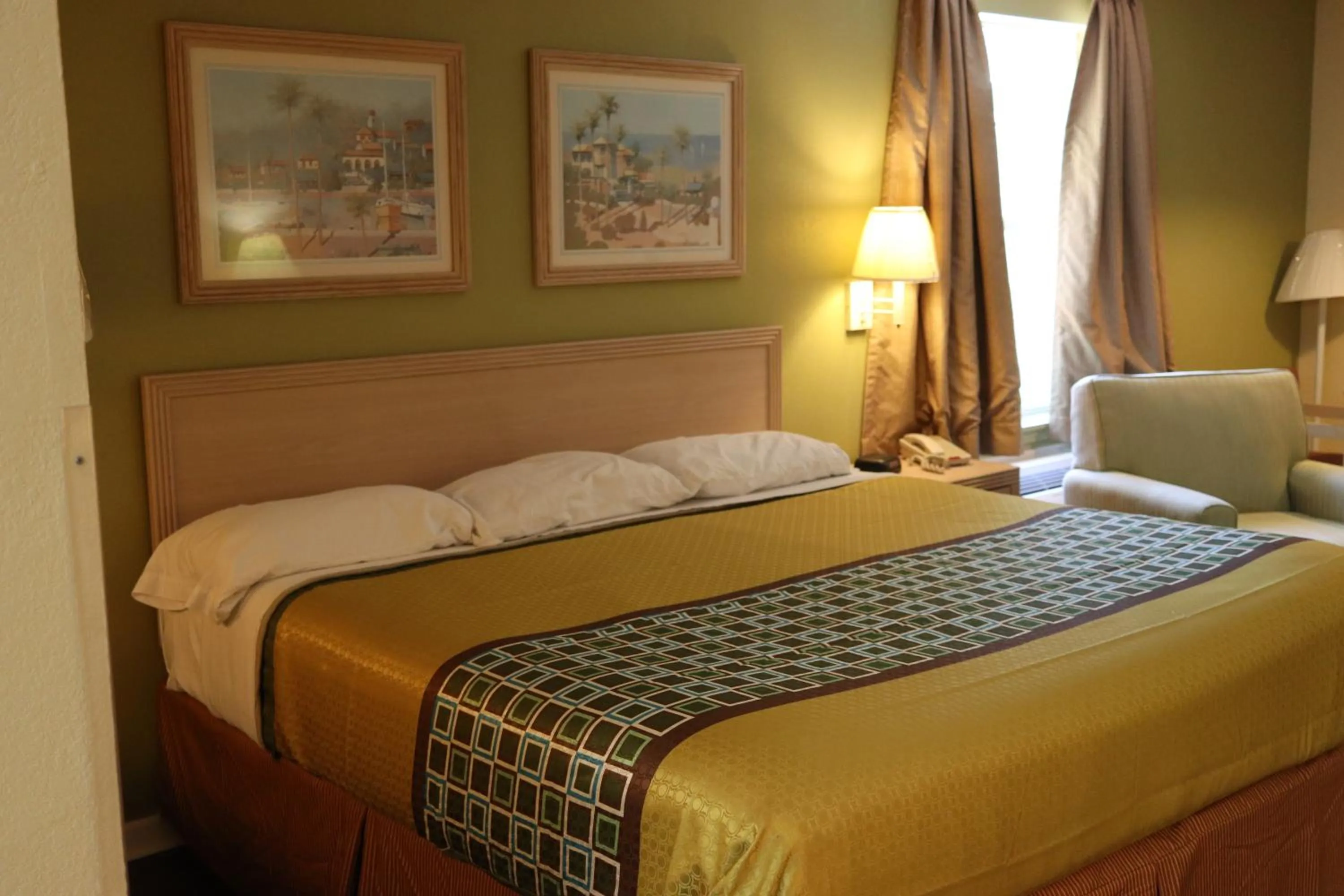 Guests, Bed in Woodstream Inn