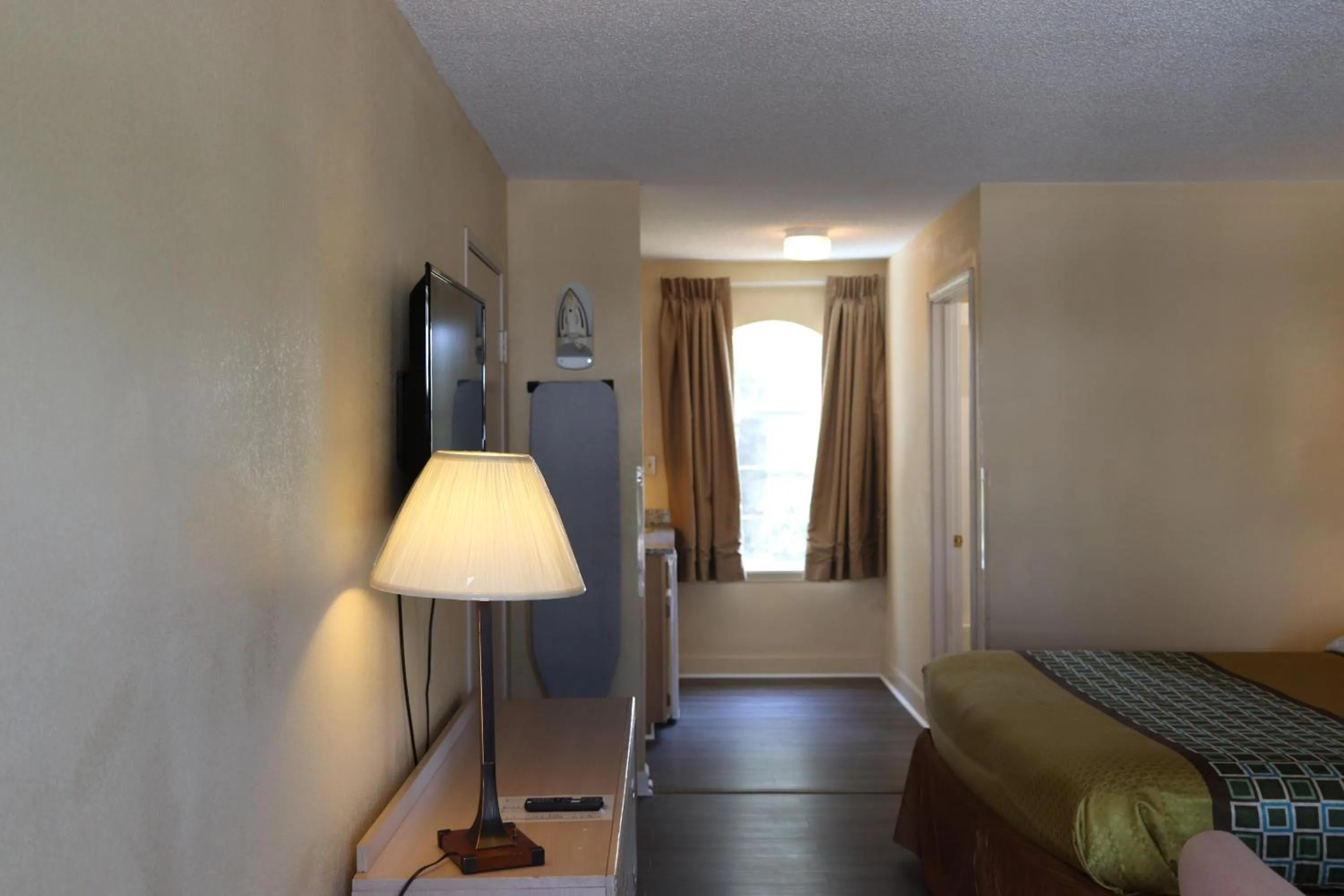 Guests, Bed in Woodstream Inn