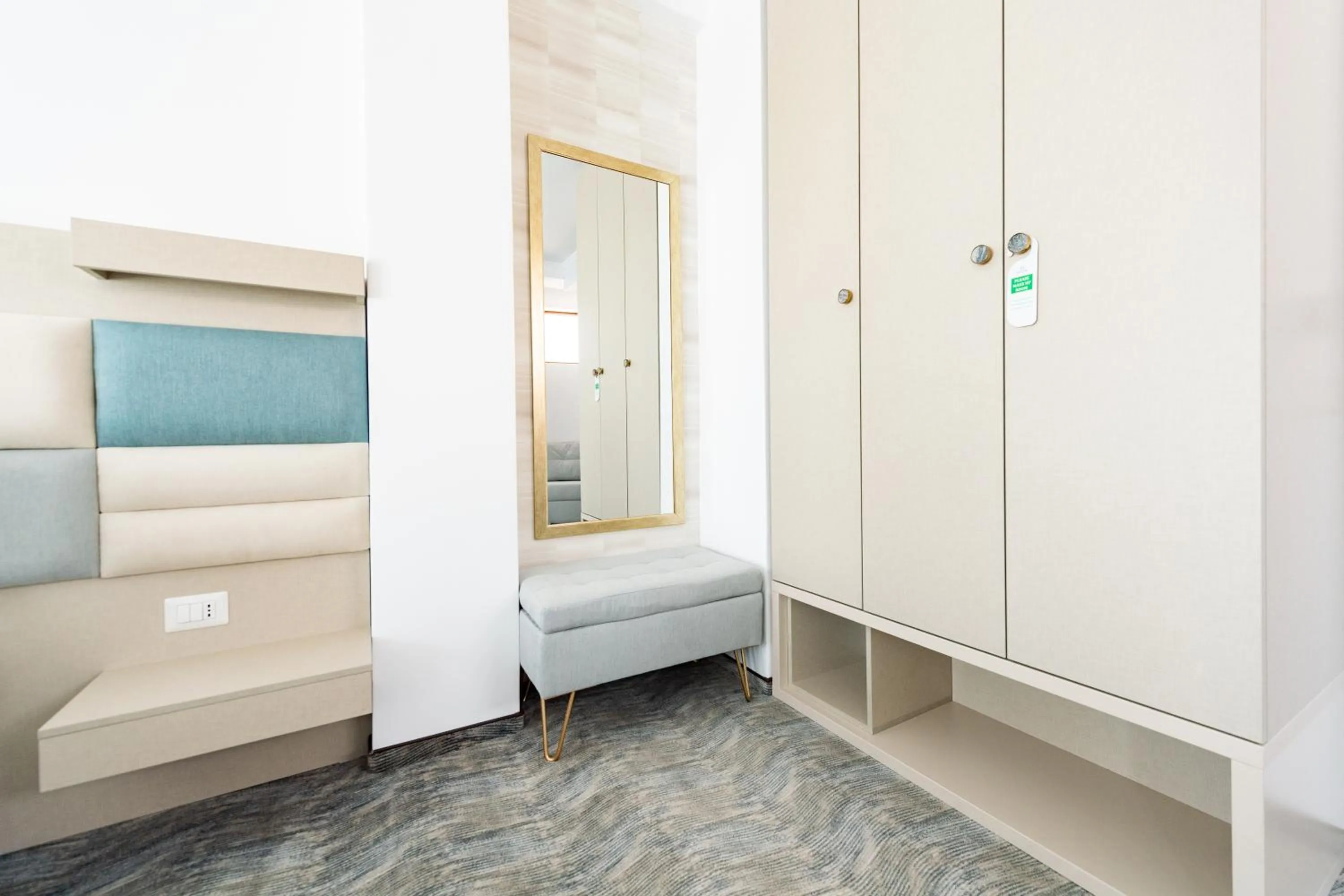 wardrobe, Bed in Hotel Manor