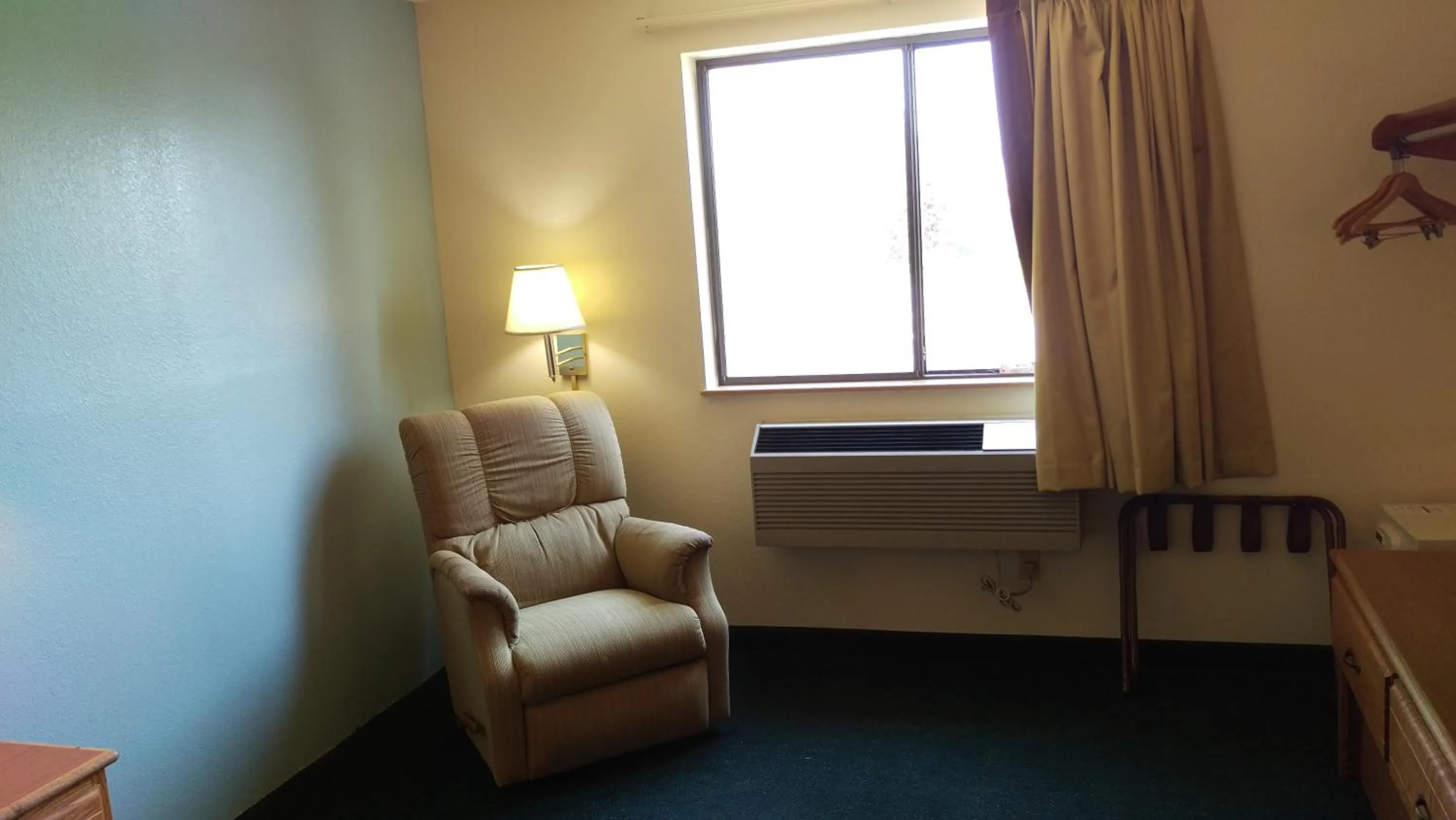 Decorative detail in Super 8 by Wyndham Thurmont