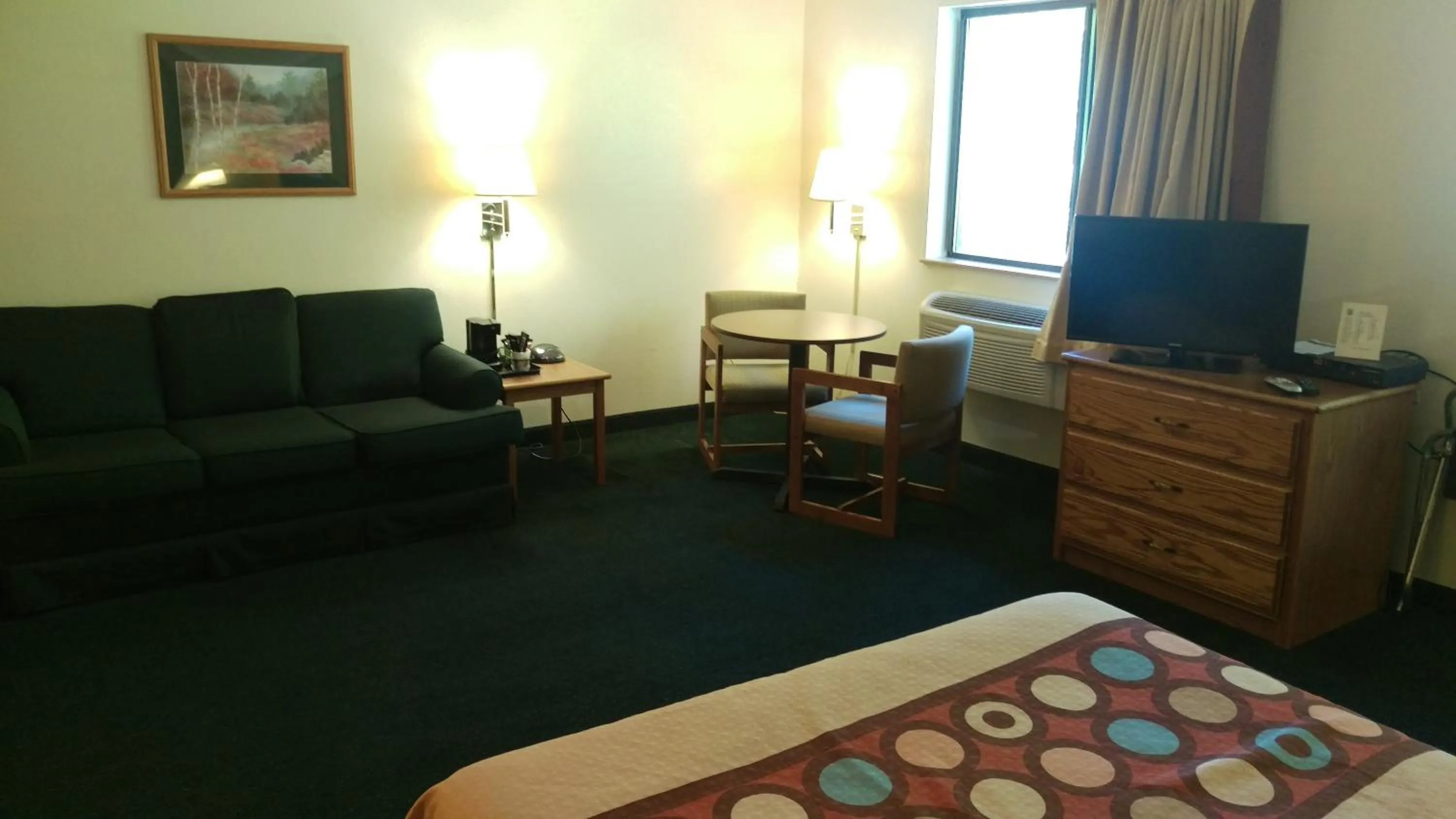 Dining area, Bed in Super 8 by Wyndham Thurmont