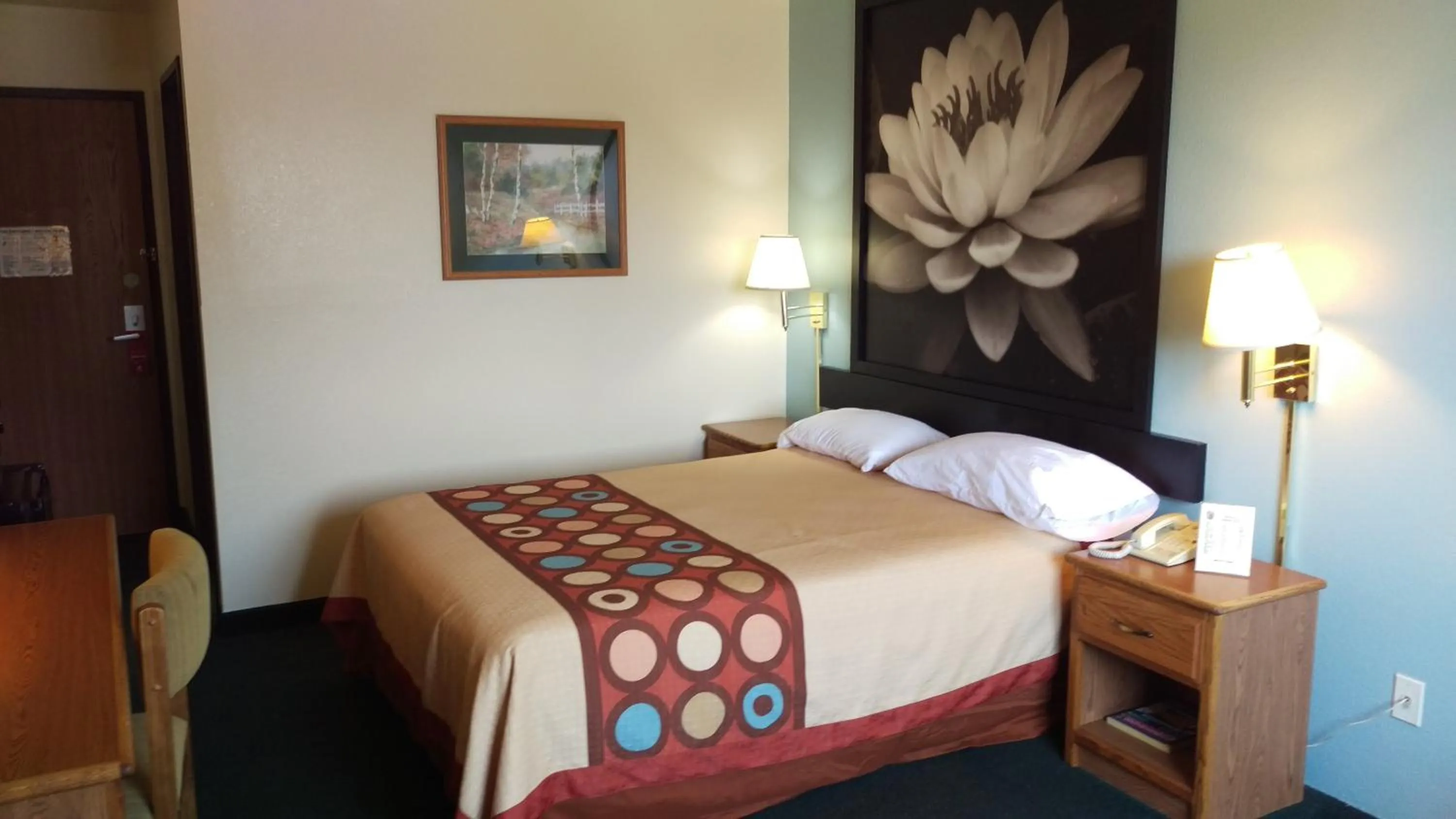 Bed in Super 8 by Wyndham Thurmont