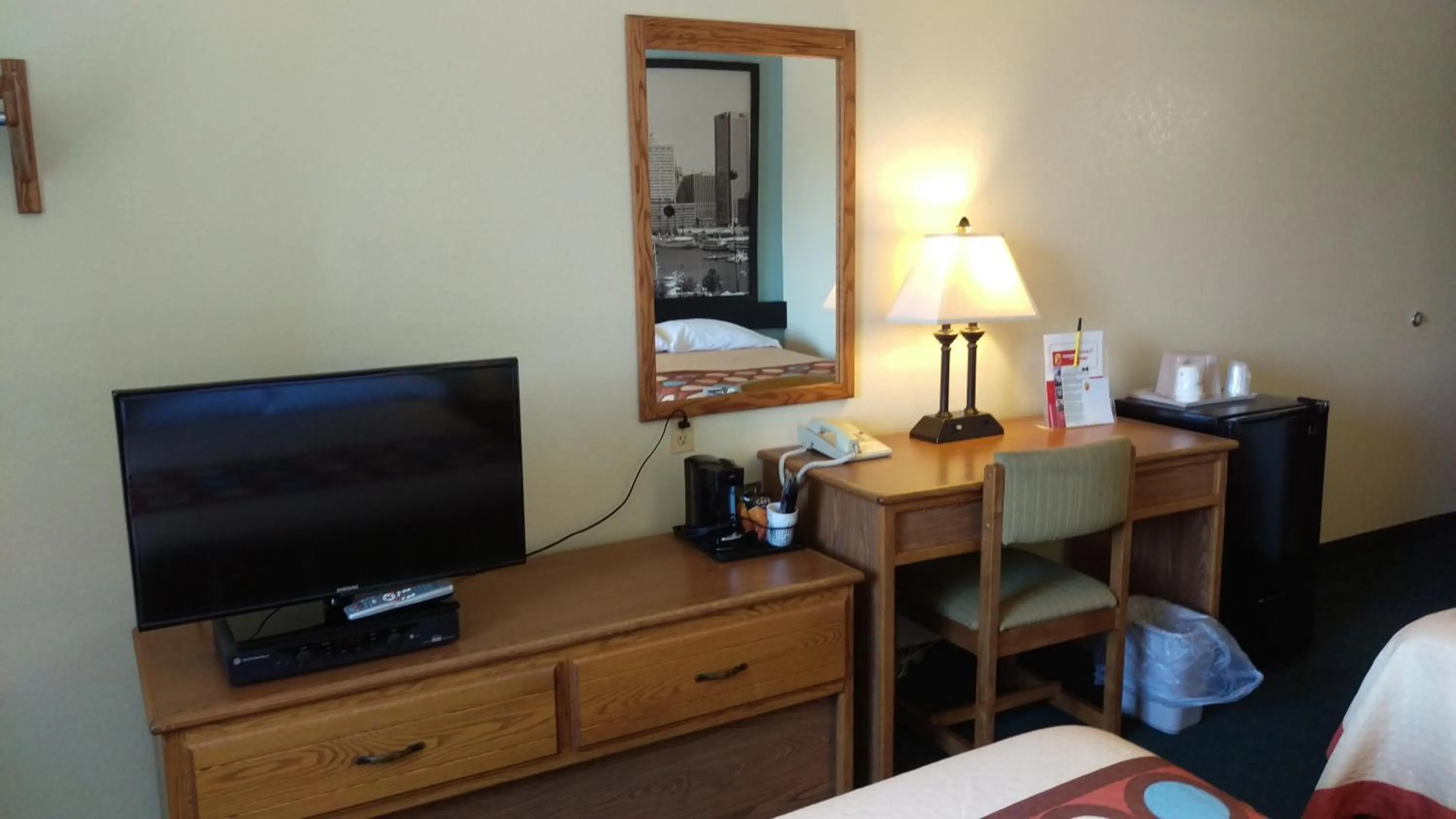 TV and multimedia, Bed in Super 8 by Wyndham Thurmont