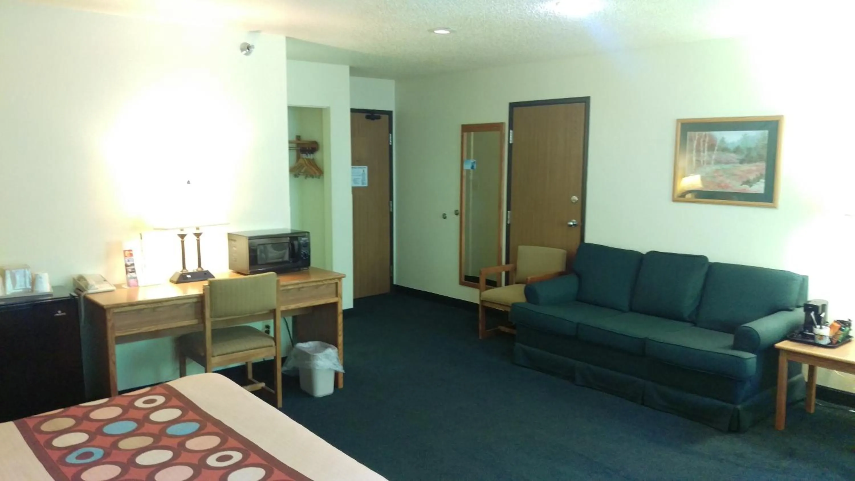 Bedroom, Bed in Super 8 by Wyndham Thurmont