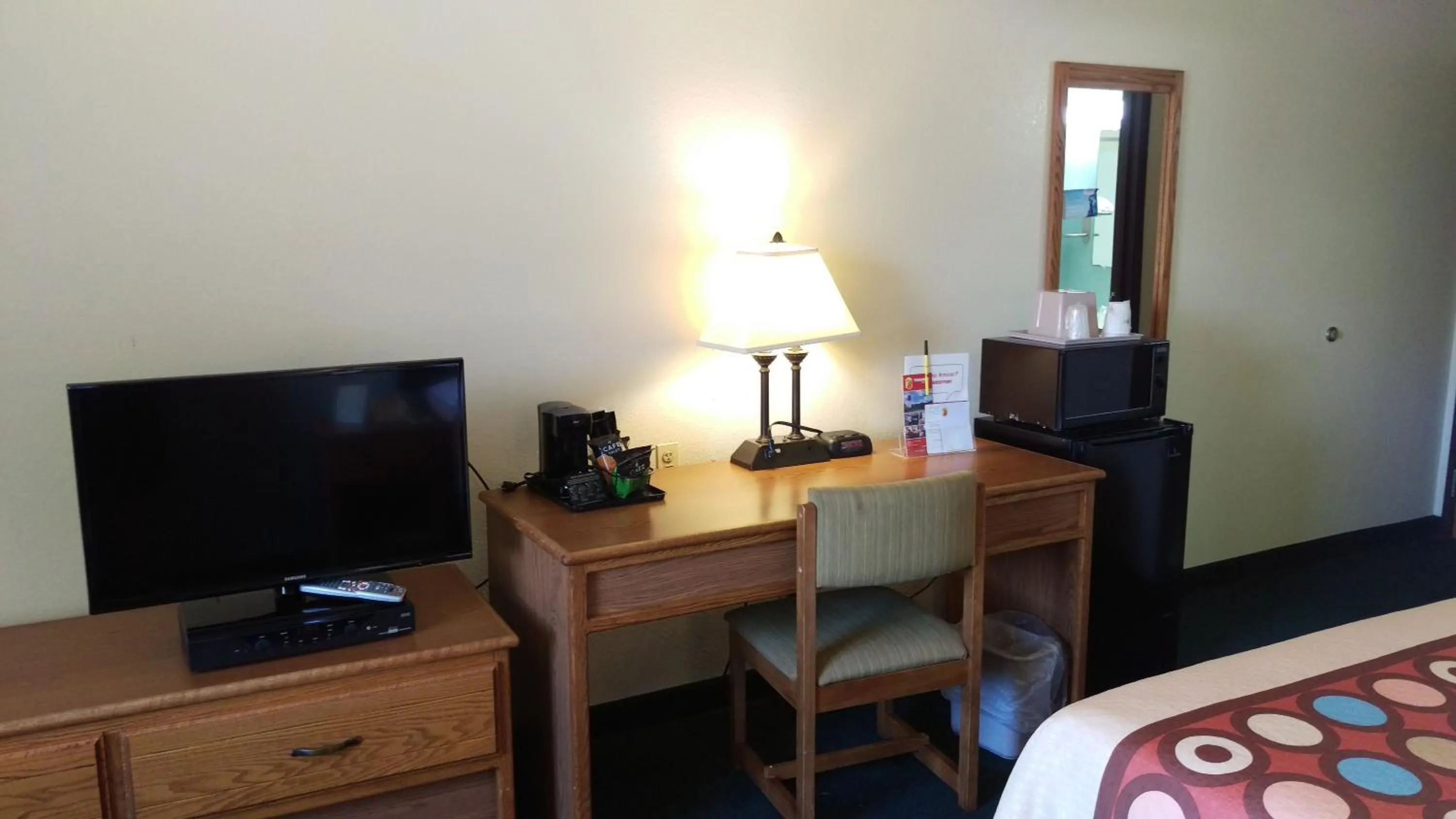 TV and multimedia in Super 8 by Wyndham Thurmont