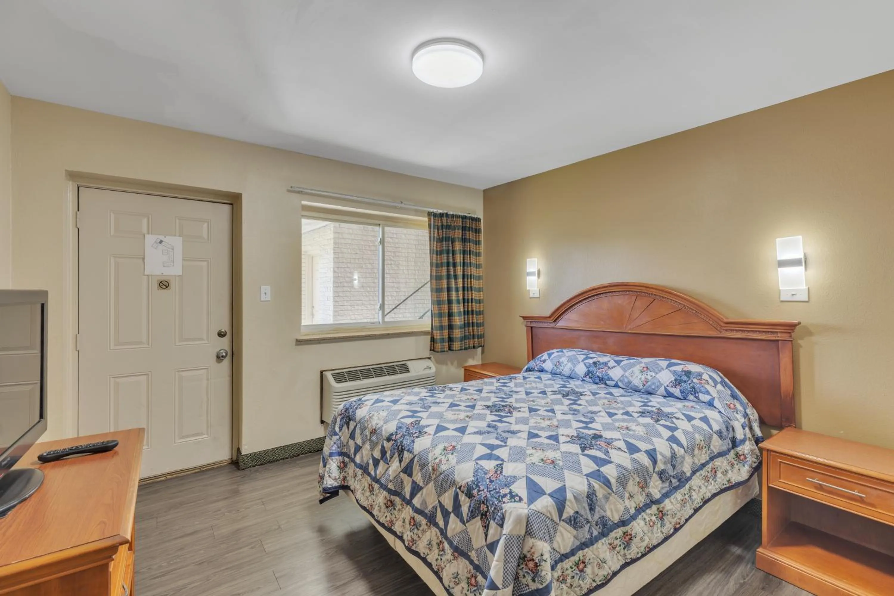 Bed in Viking Motel-Detroit