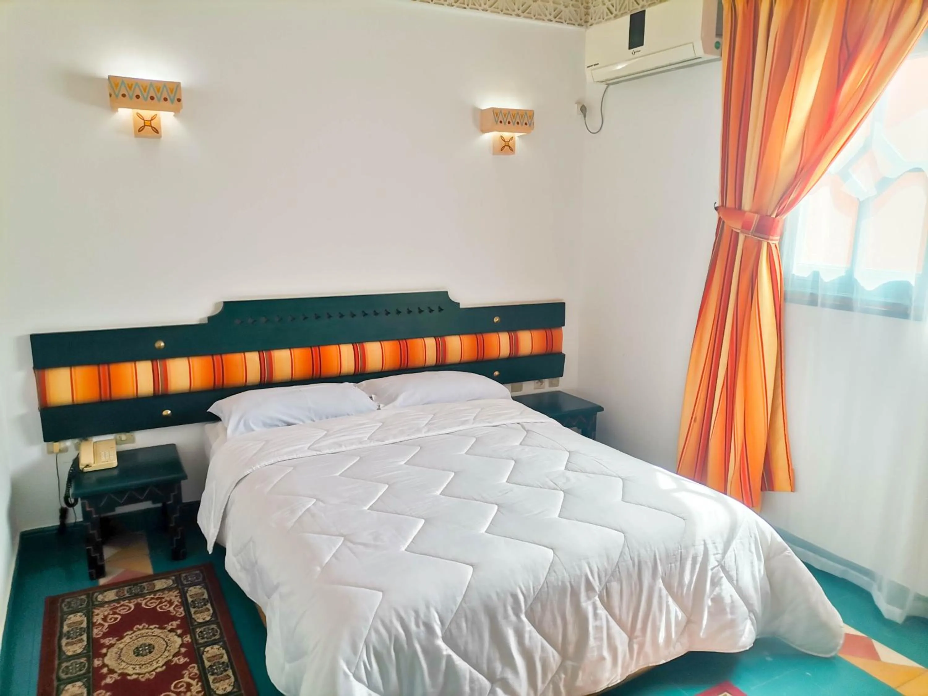 Photo of the whole room in Hôtel Auberge du Littoral