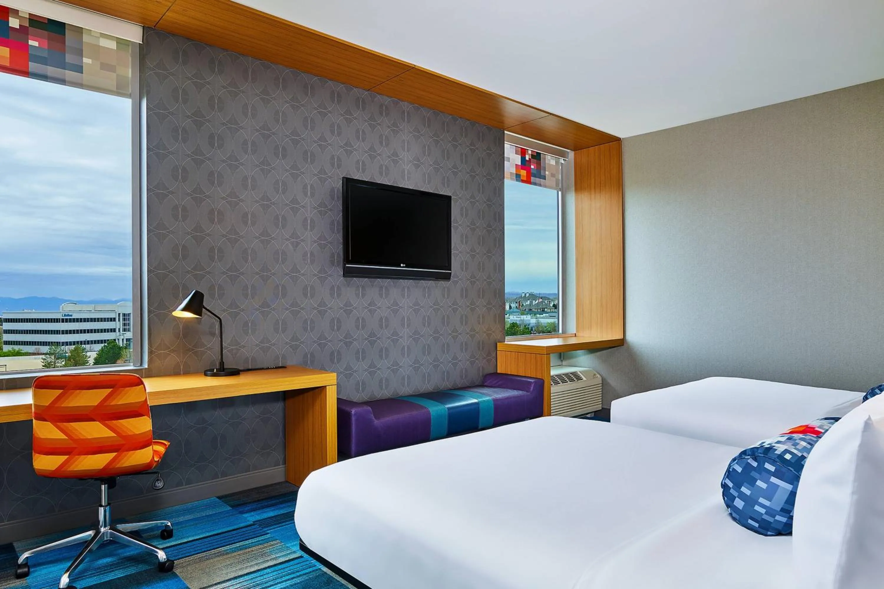 Photo of the whole room, Bed in Aloft Denver Airport at Gateway Park