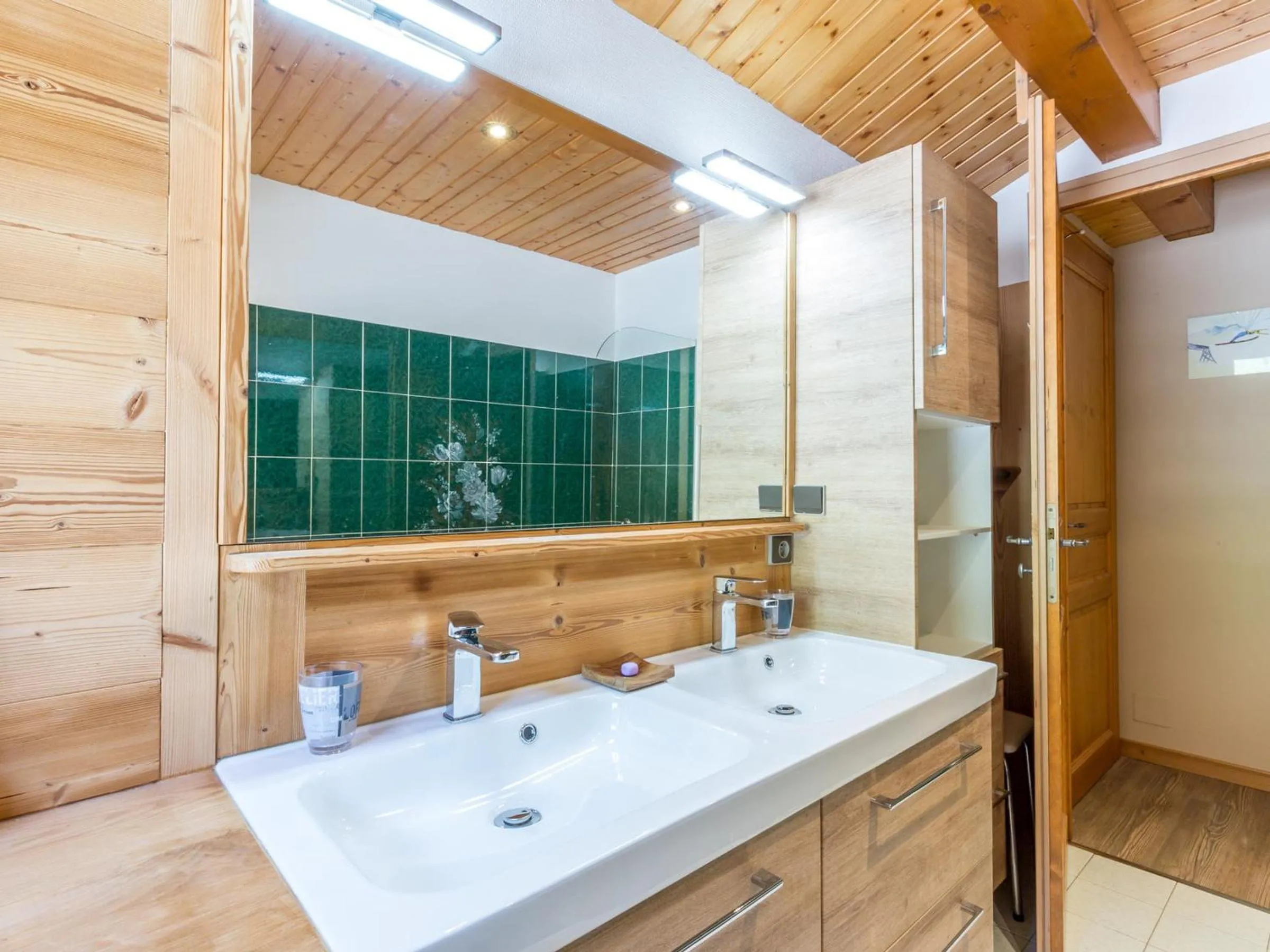 Chalet 4 ch, proche pistes, idéal familles/amis, WIFI - FR-1-437-56