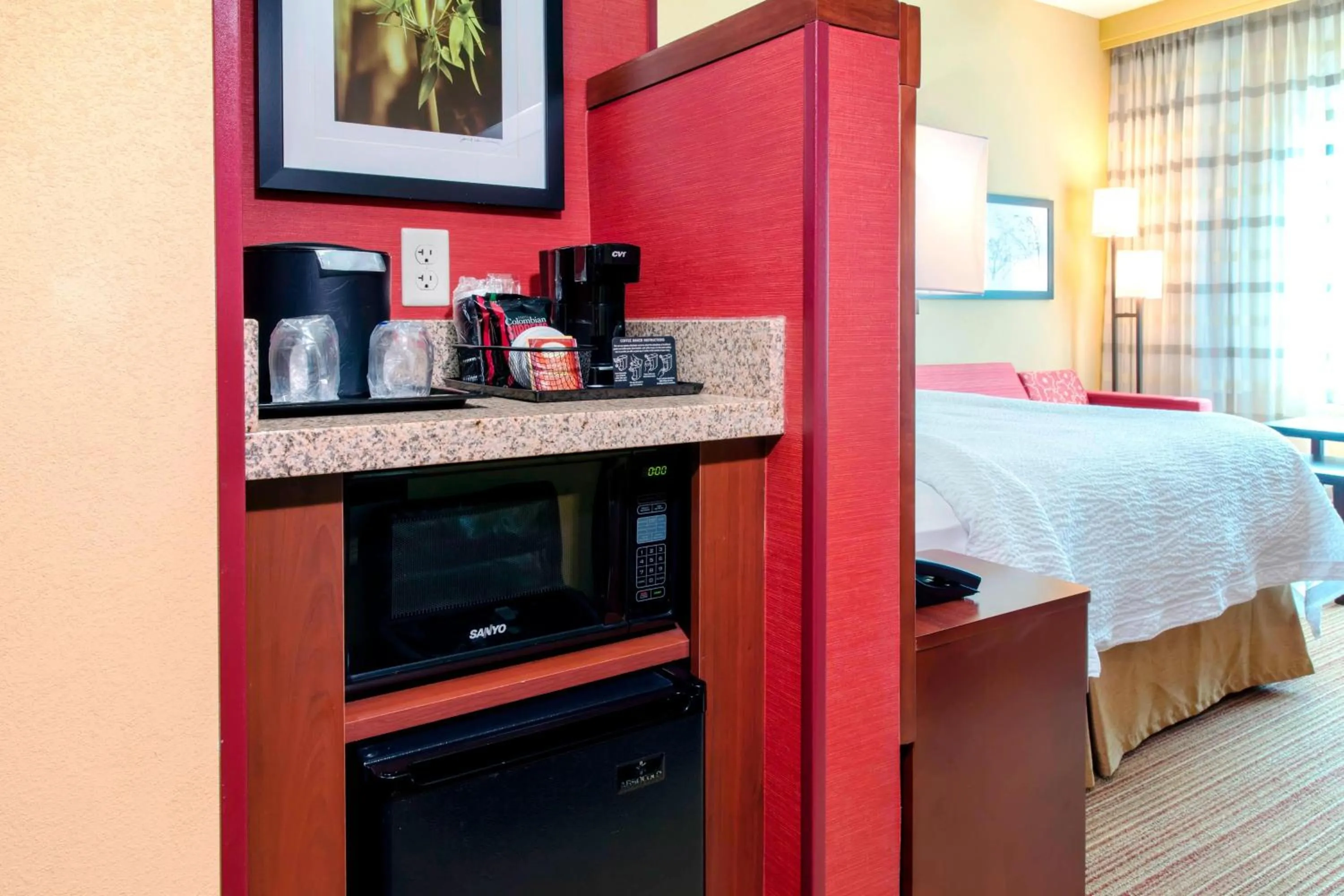 Photo of the whole room, Bed in Courtyard by Marriott Miami Homestead