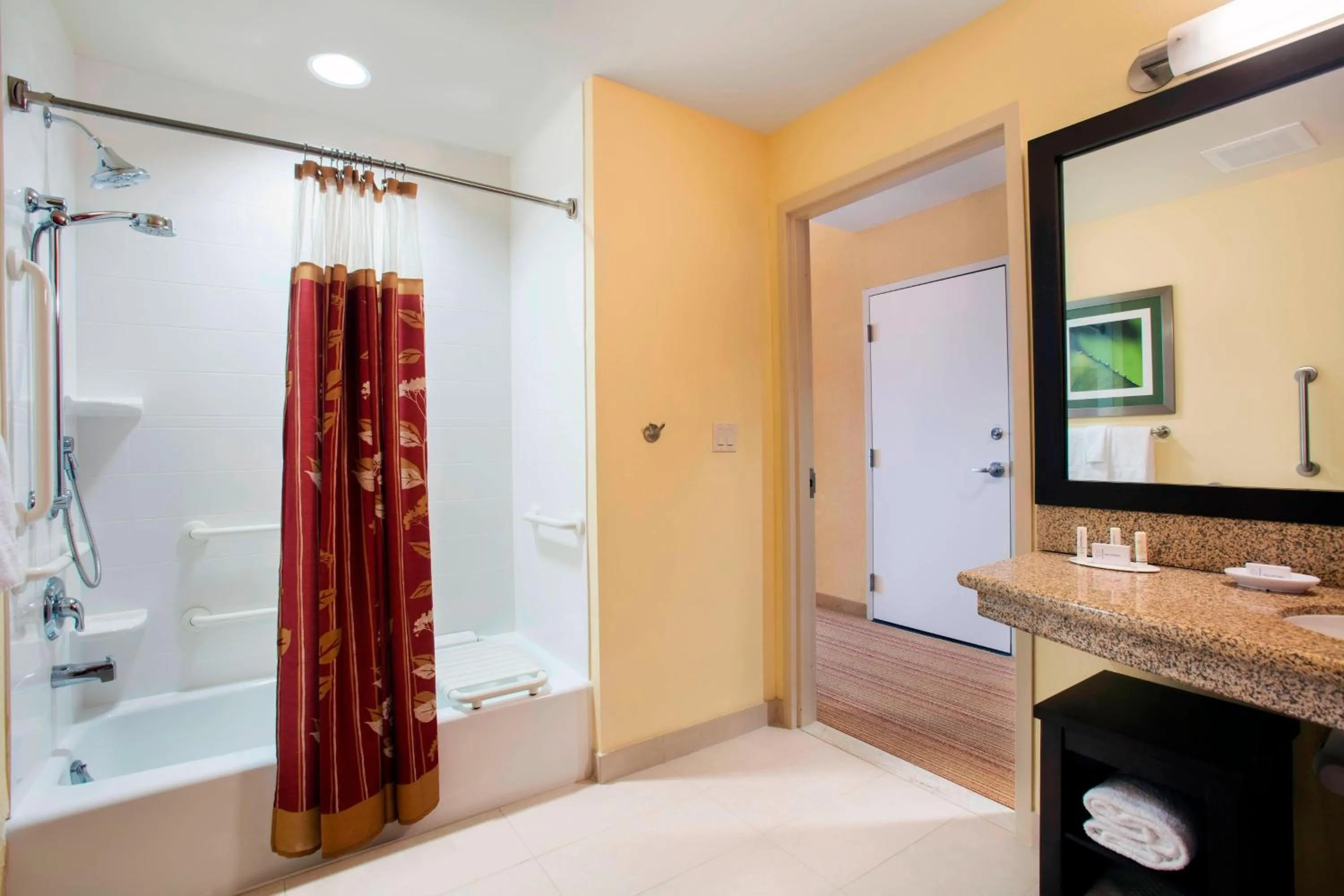 Bathroom in Courtyard by Marriott Miami Homestead