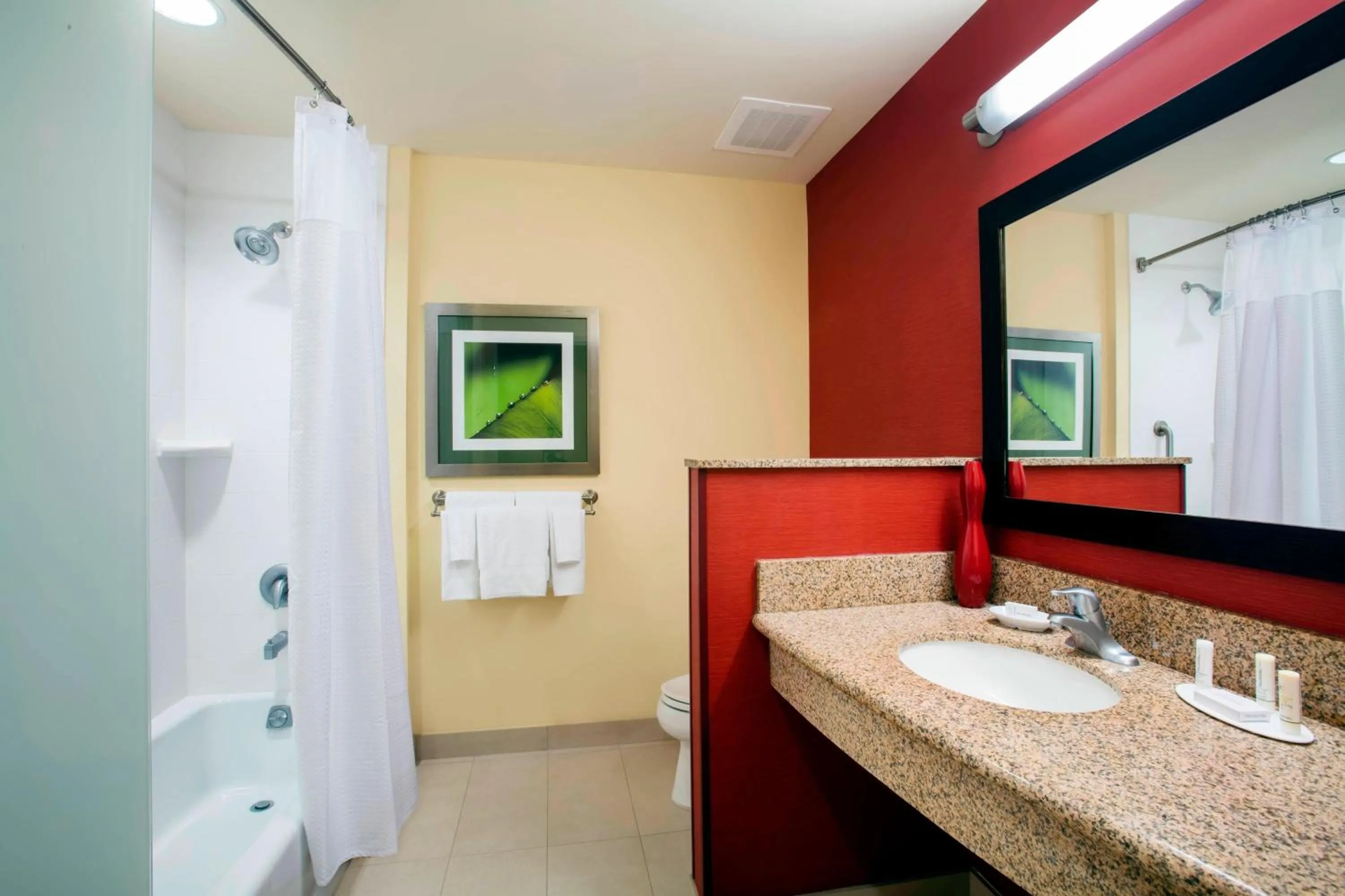 Bathroom in Courtyard by Marriott Miami Homestead
