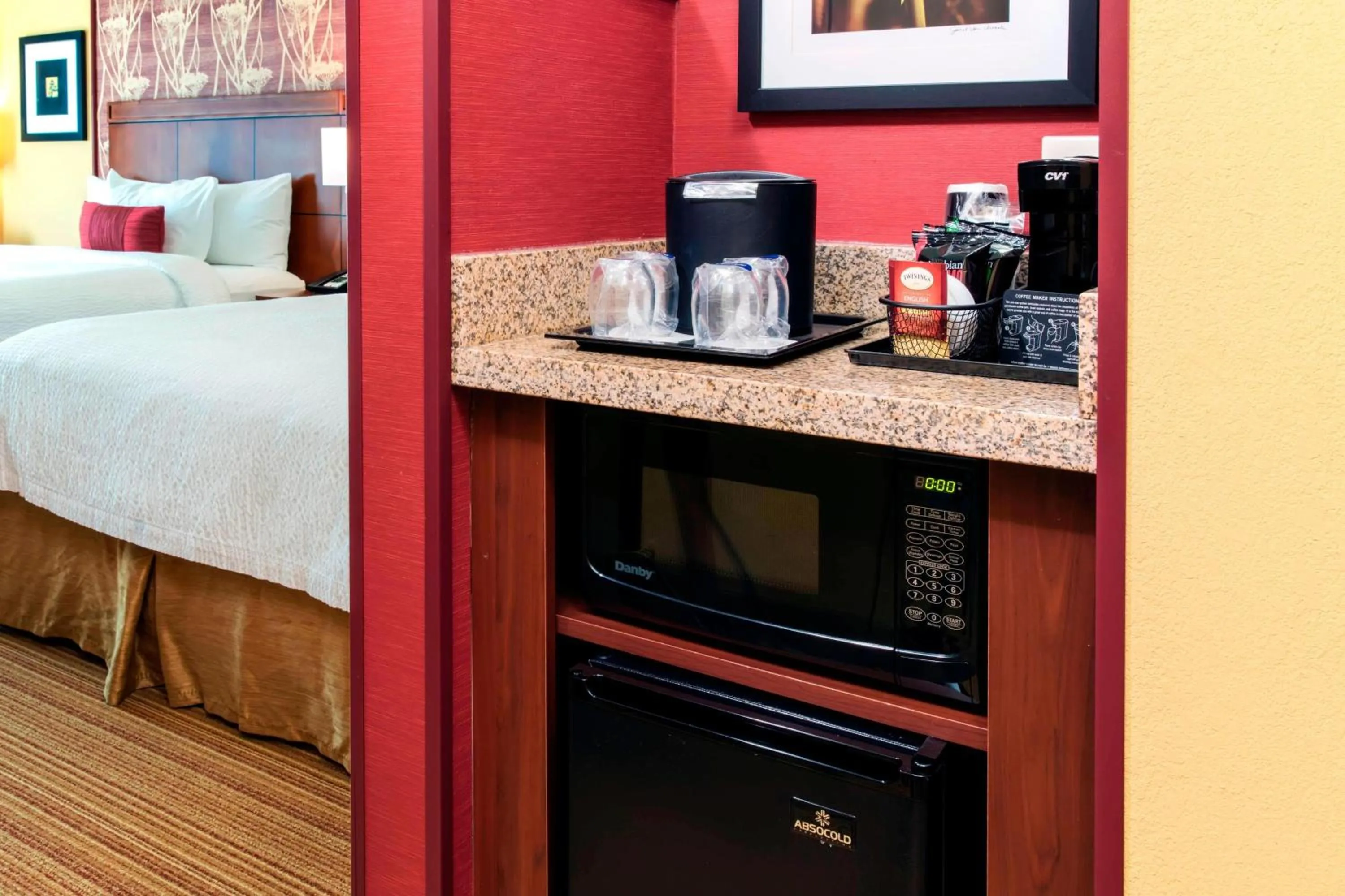 Photo of the whole room, Bed in Courtyard by Marriott Miami Homestead