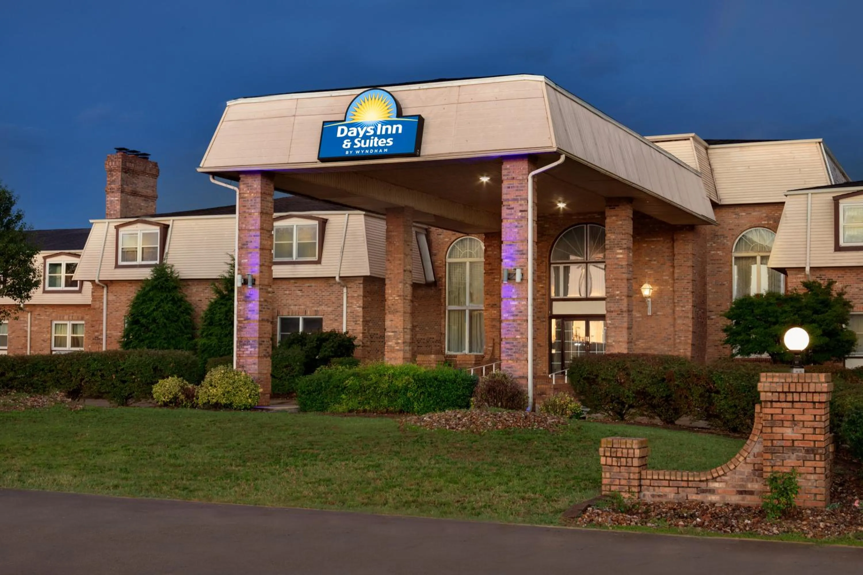 Property building in Days Inn and Suites by Wyndham Sikeston