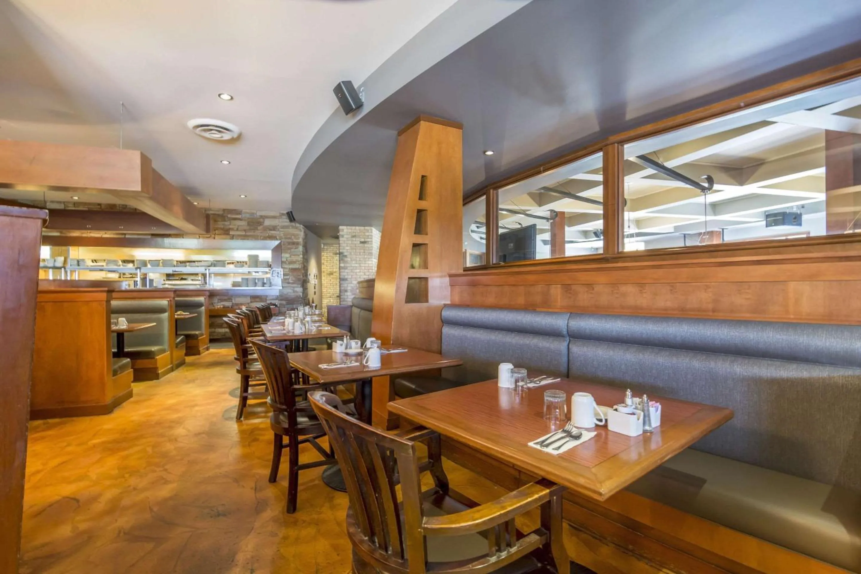 Restaurant/places to eat in Clarion Hotel & Conference Centre