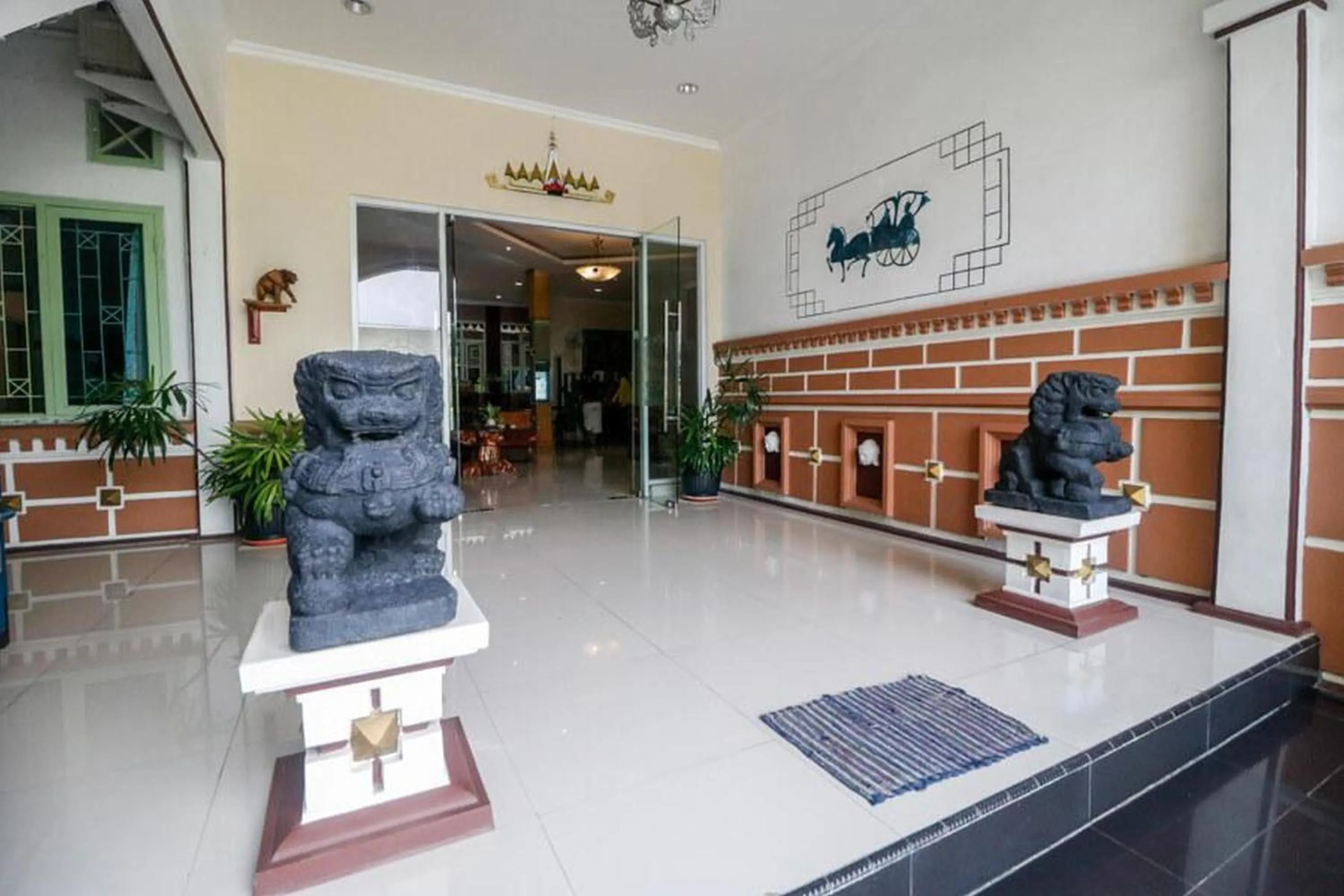 Facade/entrance in RedDoorz near Kartini Mall Lampung