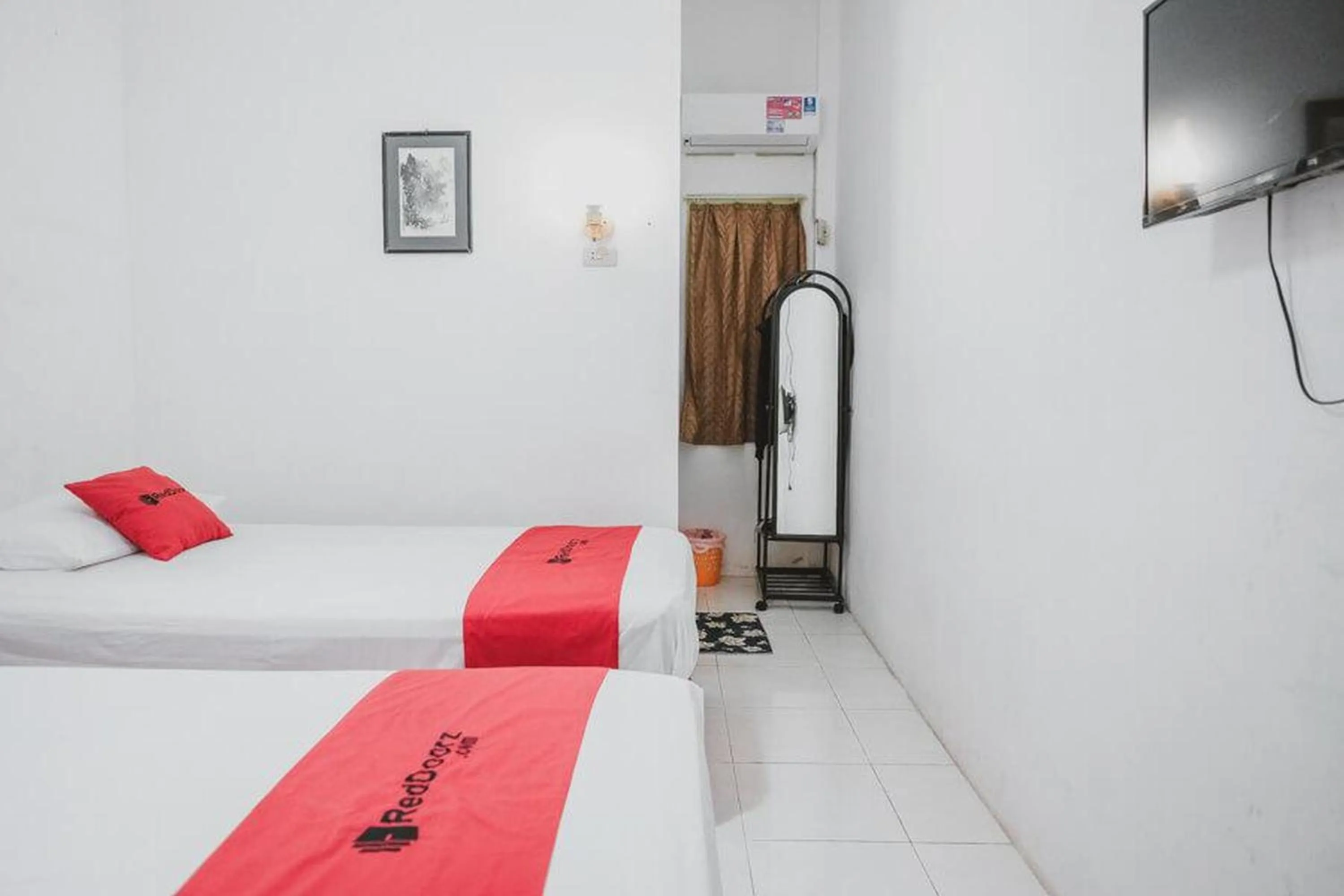 Bedroom, Bed in RedDoorz near Kartini Mall Lampung