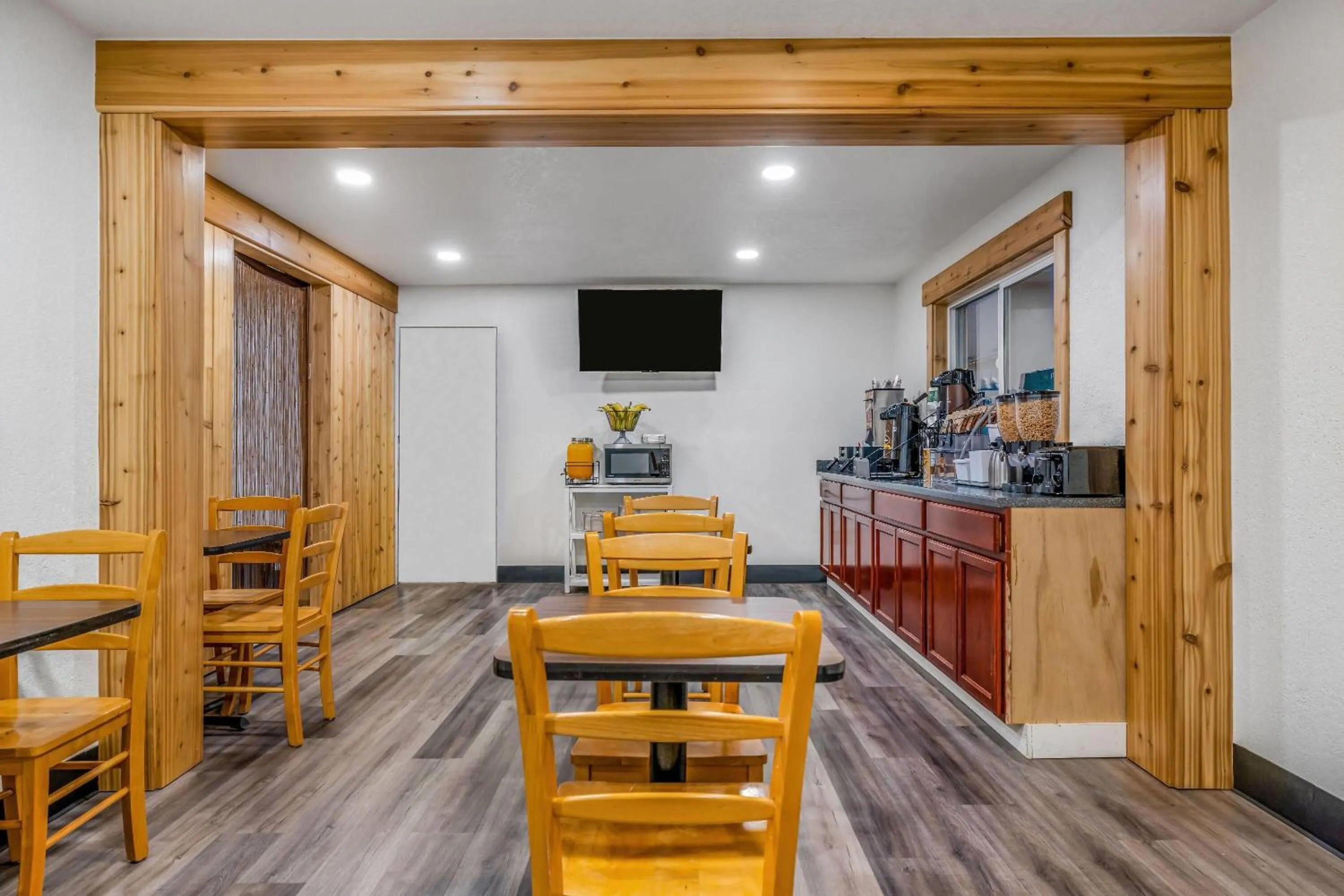 Restaurant/places to eat in Super 8 by Wyndham Arcata