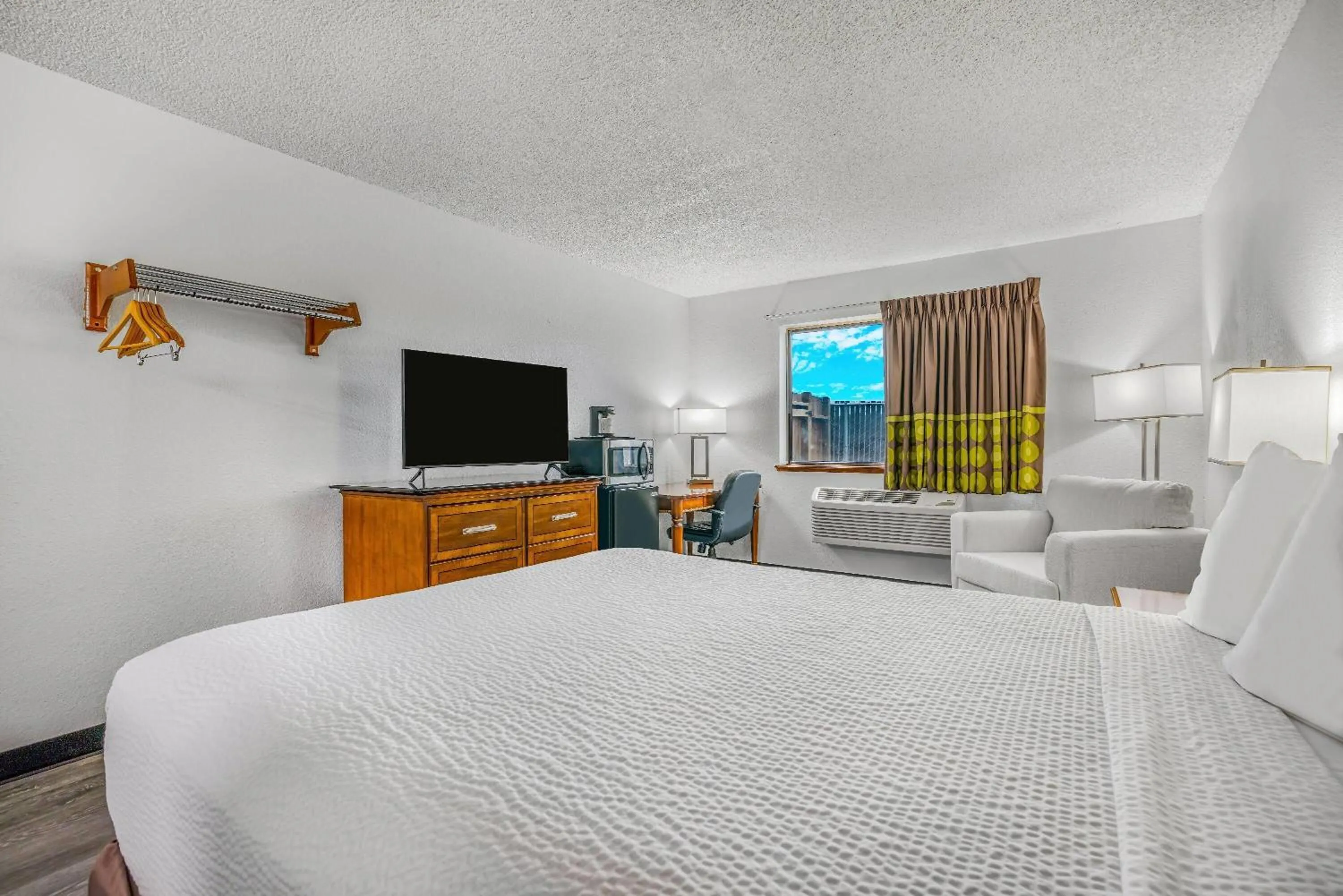 Bed in Super 8 by Wyndham Arcata