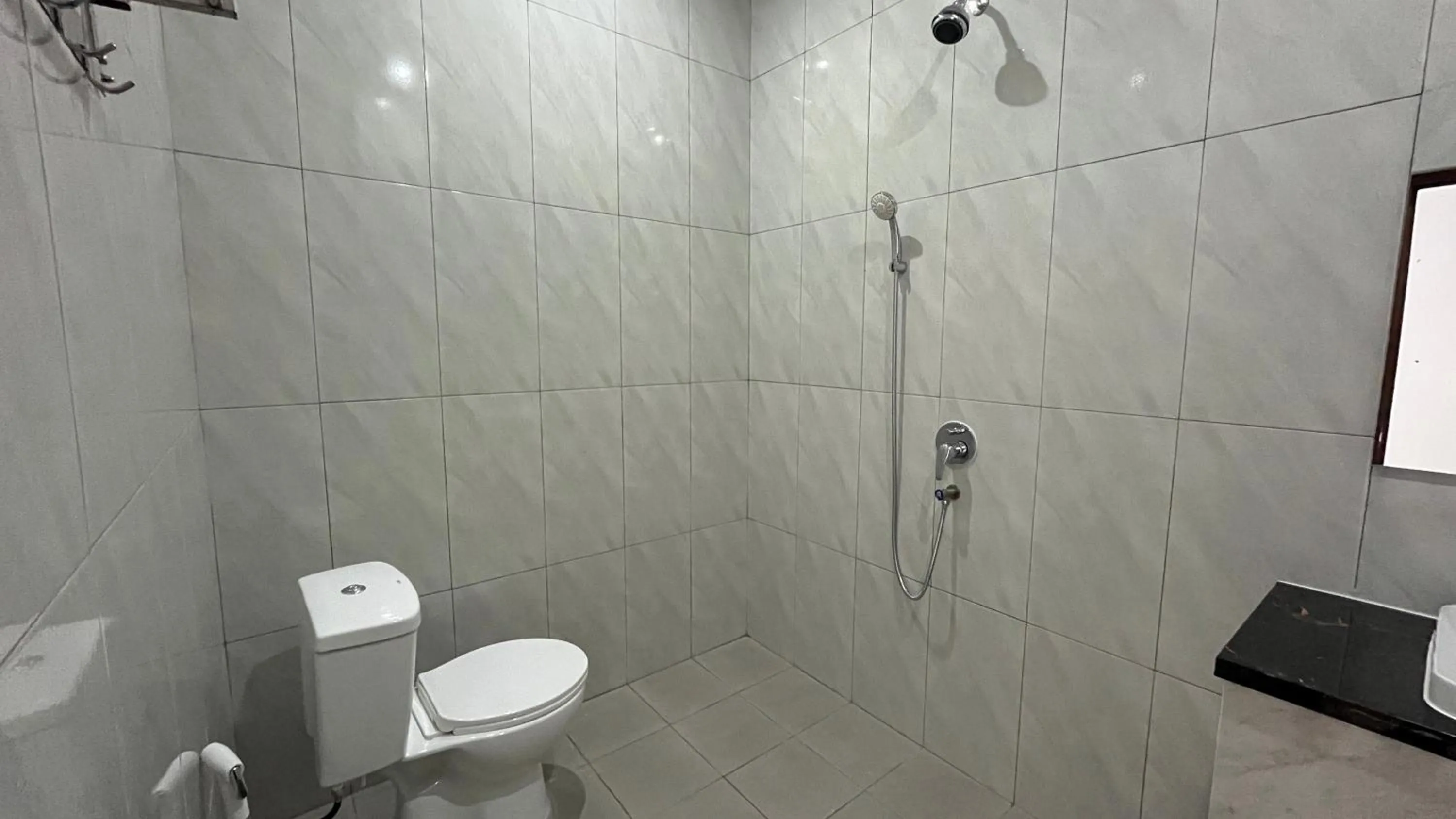Bathroom in RedDoorz @ Jalan Diponegoro Lampung