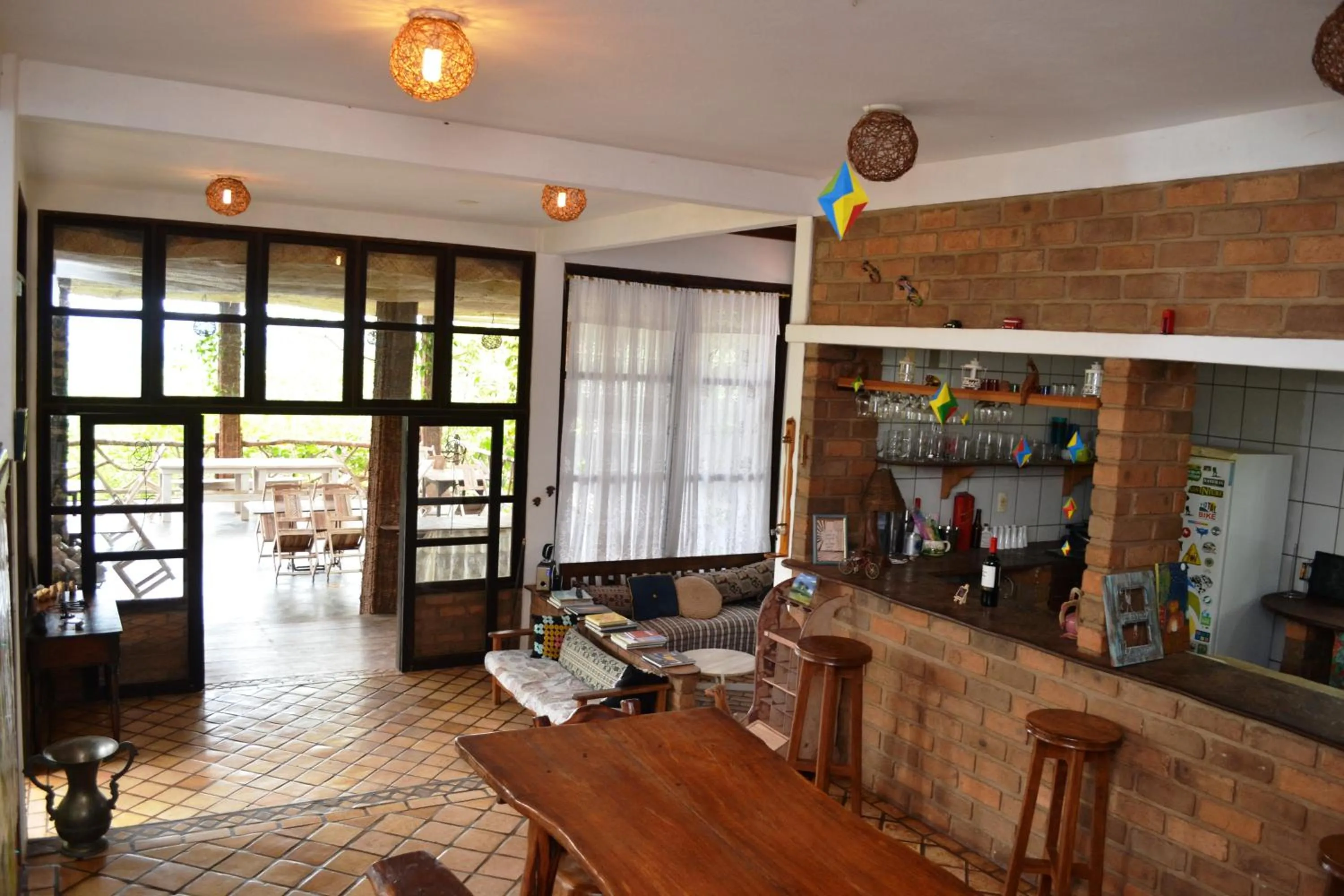 Communal lounge/ TV room in Pousada Alto do Cajueiro