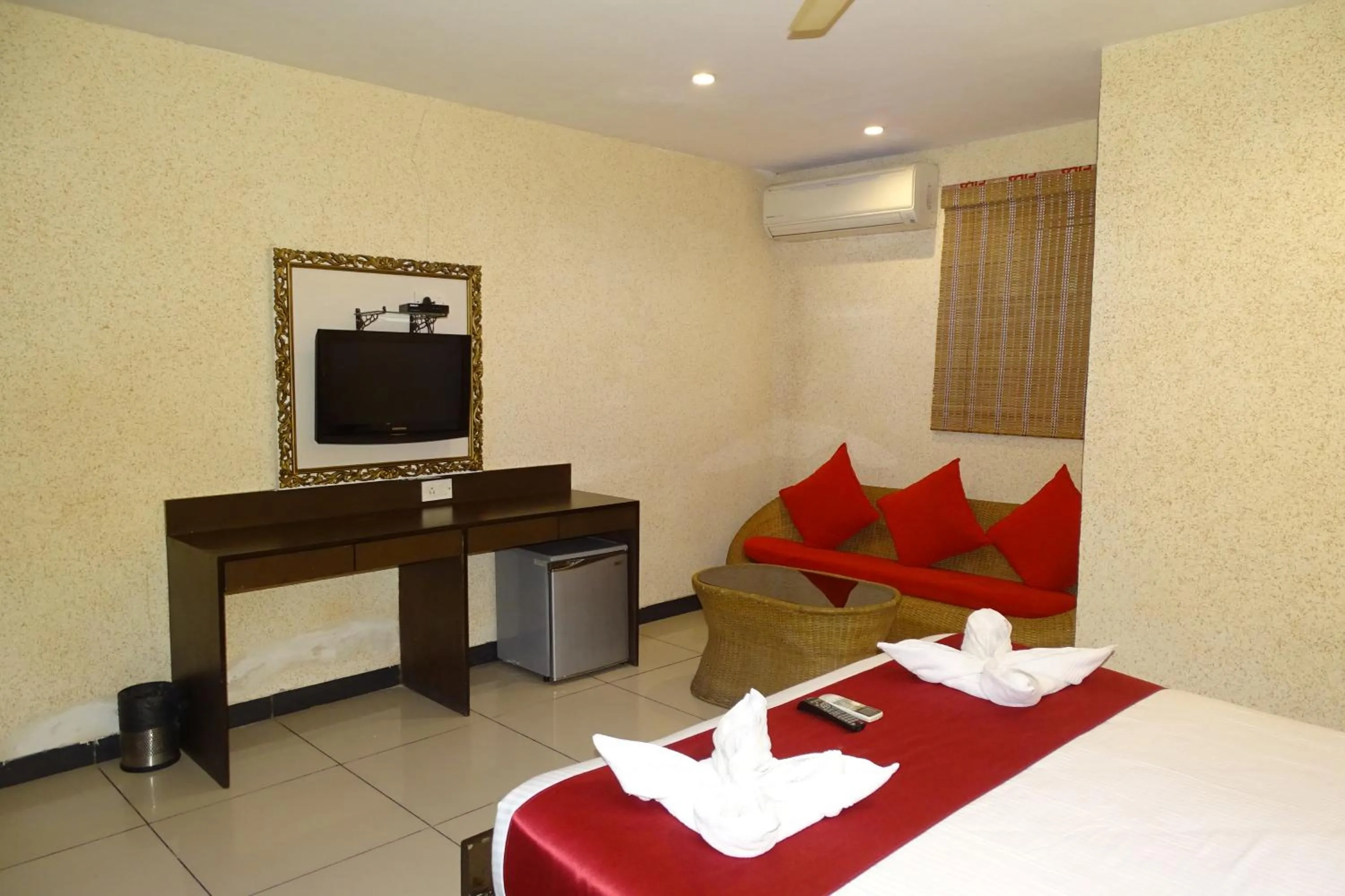 Photo of the whole room, Bed in Hotel Sunshine Airport