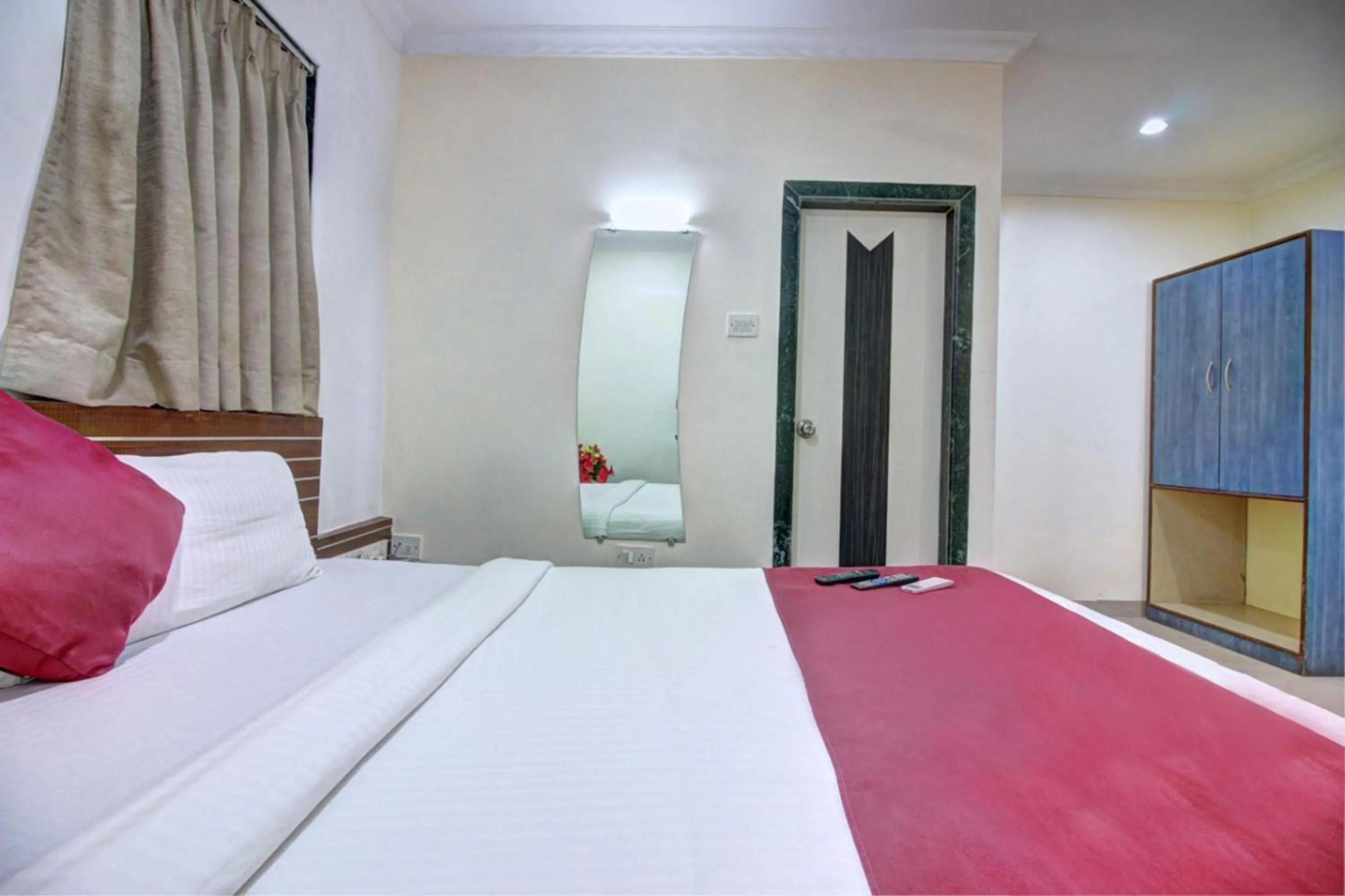 Bed in Hotel Sunshine Airport