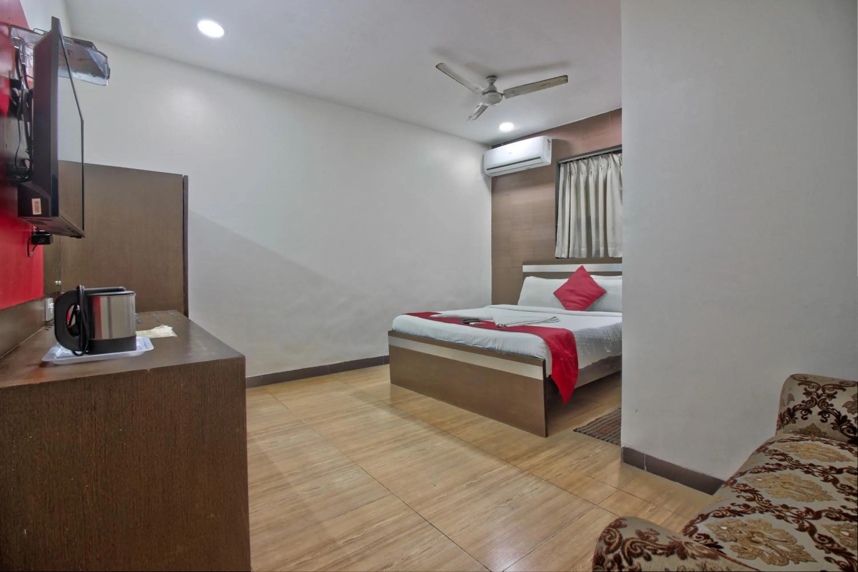 Bedroom, Bed in Hotel Sunshine Airport