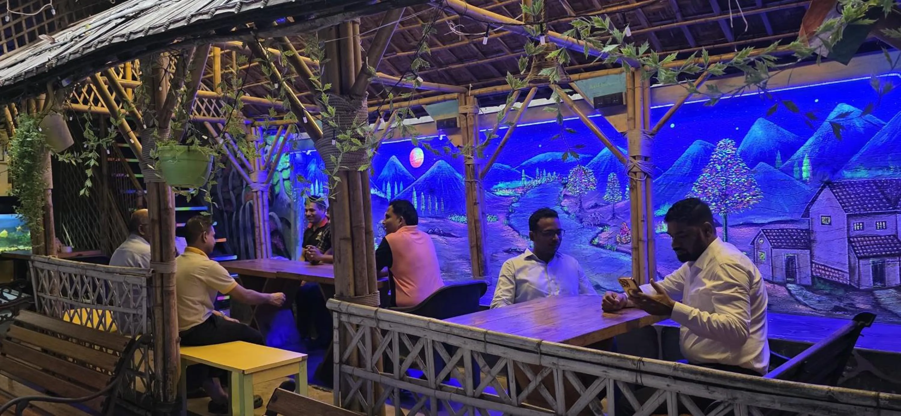 Restaurant/places to eat in Hotel Sunshine Airport