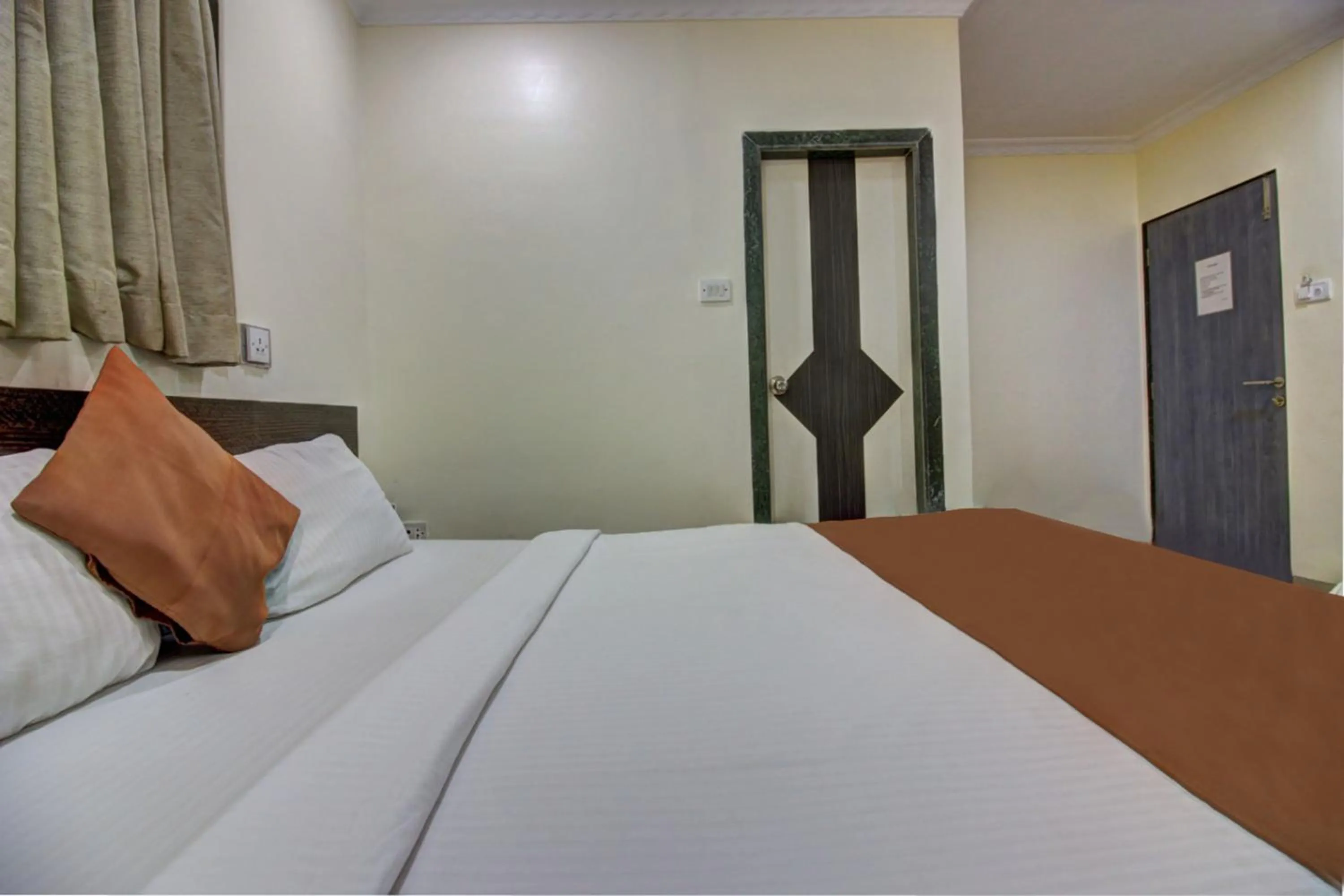 Bed in Hotel Sunshine Airport