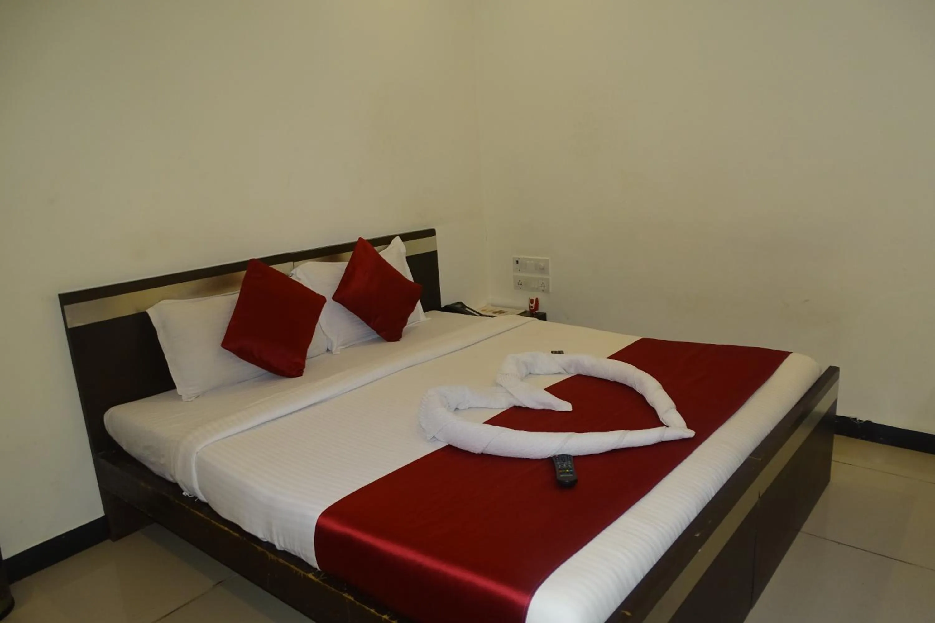 Bedroom, Bed in Hotel Sunshine Airport