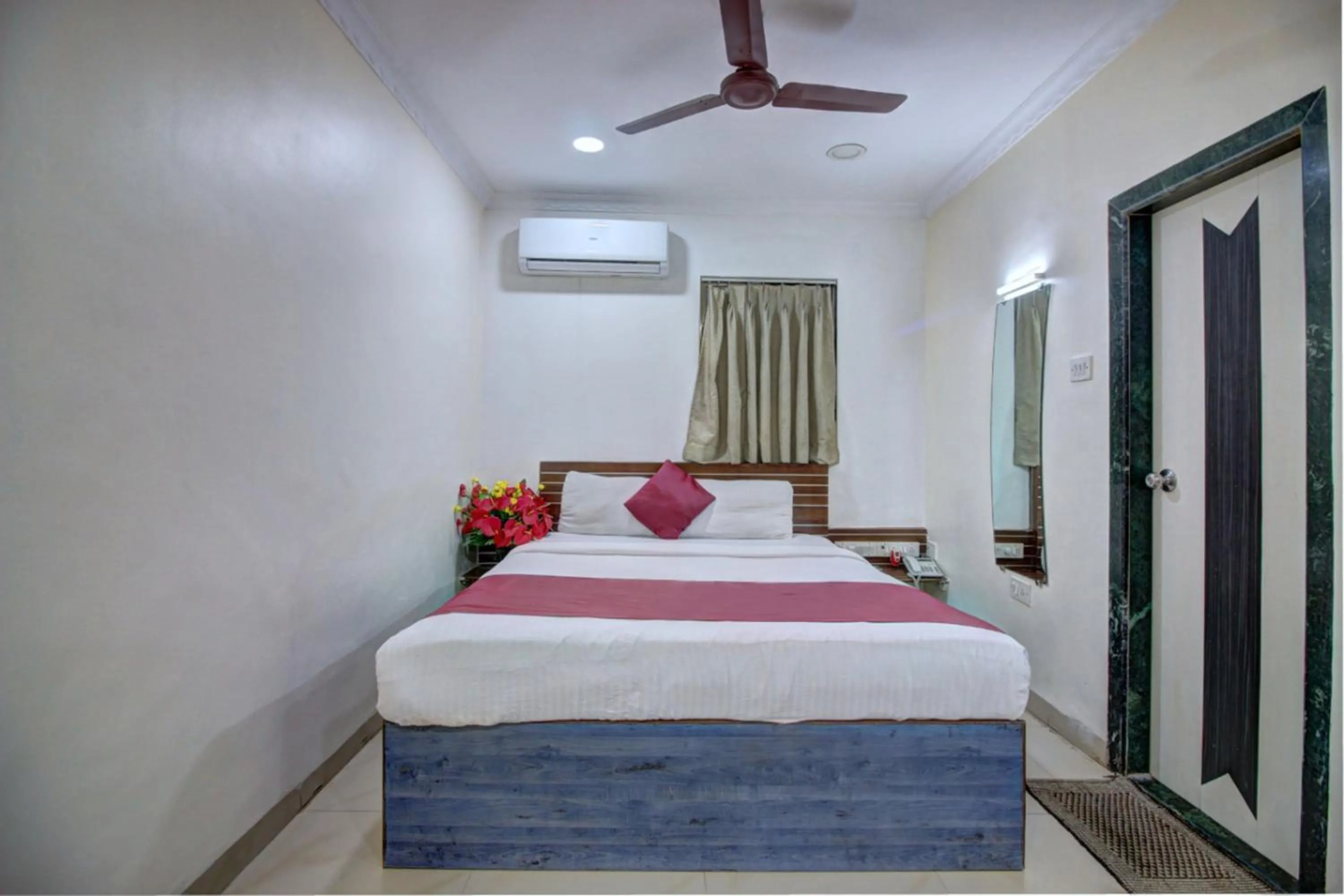 Bed in Hotel Sunshine Airport