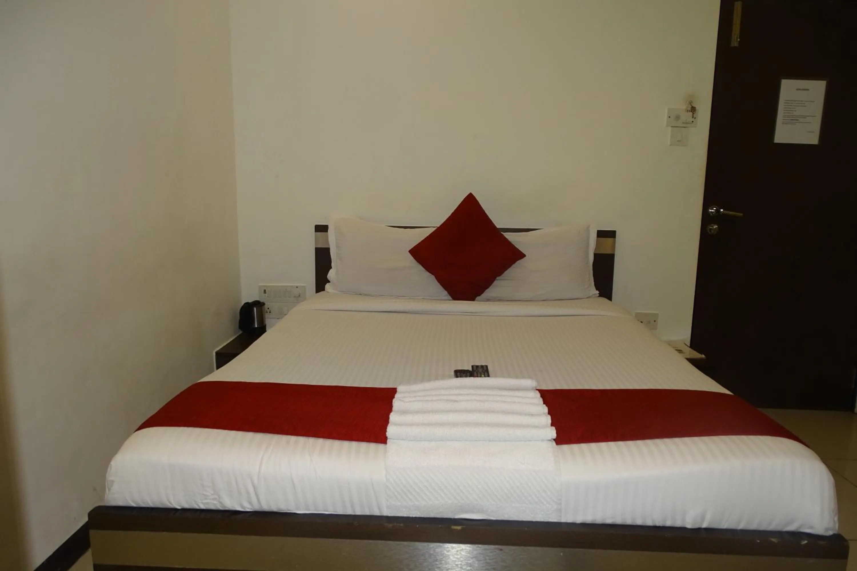 Bedroom, Bed in Hotel Sunshine Airport