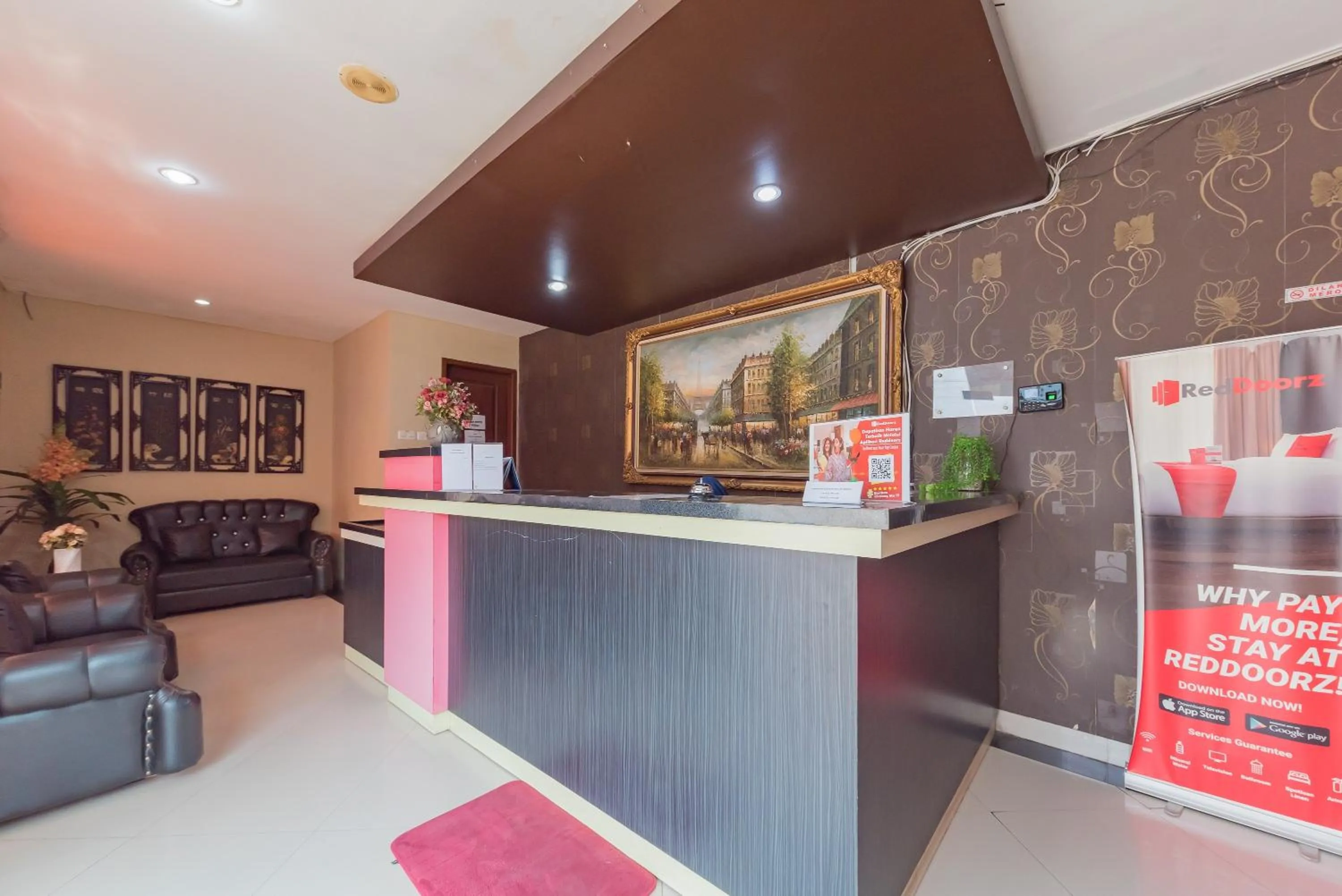 Lobby or reception in RedDoorz at La Mega near Pasar Pagi Cirebon