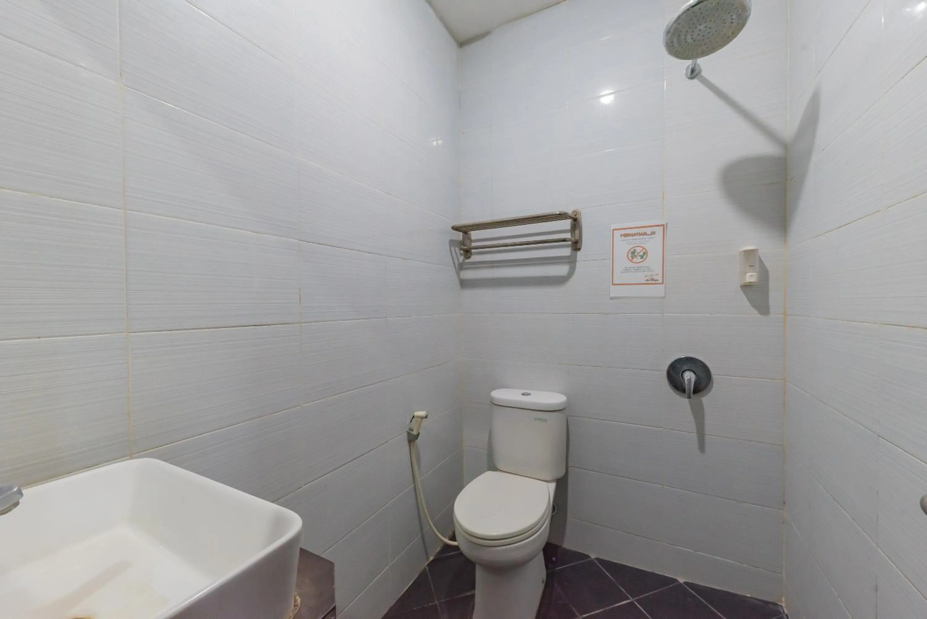 Bathroom in RedDoorz at La Mega near Pasar Pagi Cirebon