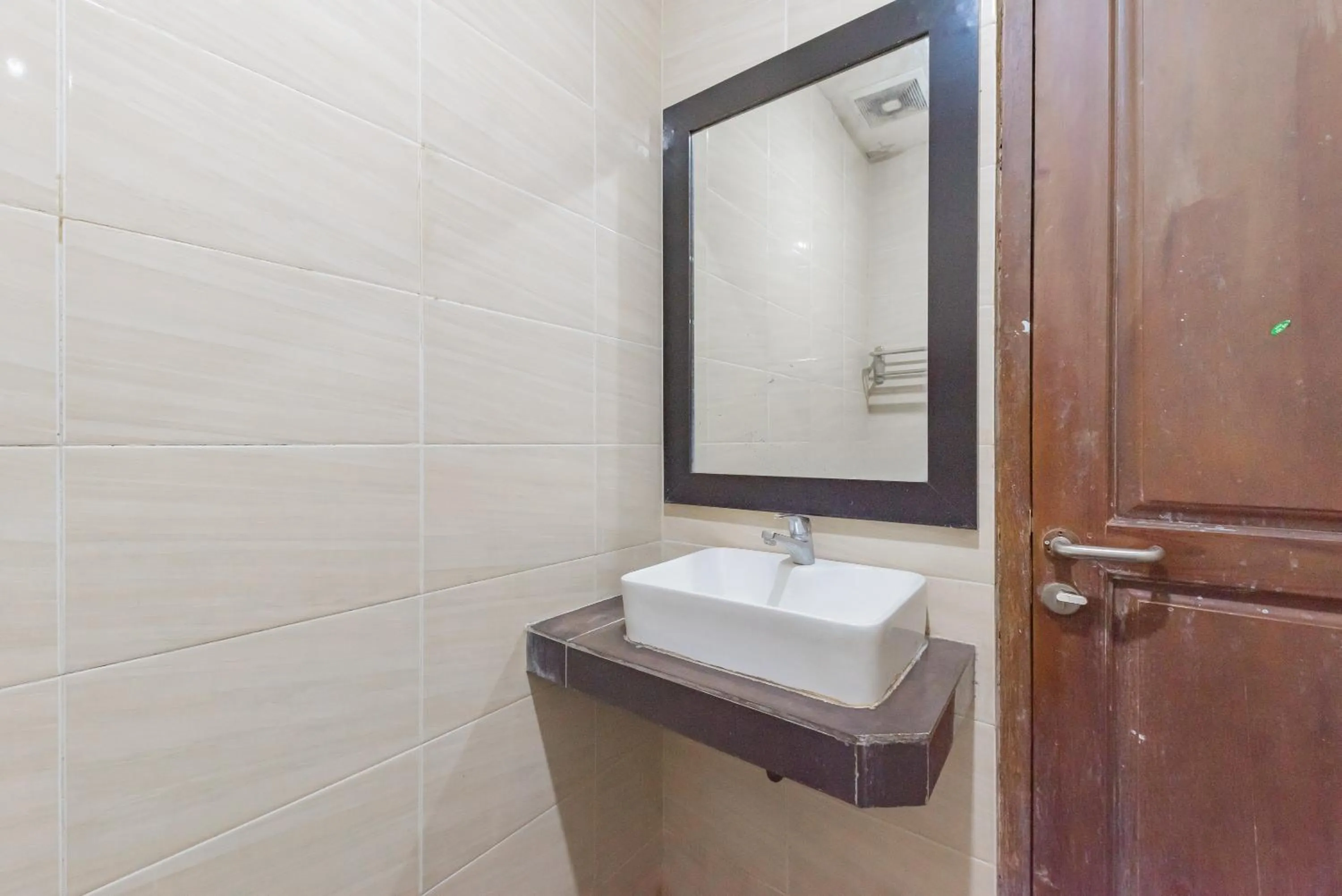 Bathroom in RedDoorz at La Mega near Pasar Pagi Cirebon